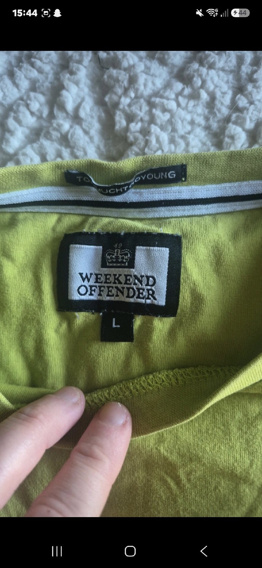 Weekend Offender Yellow Logo Print T-Shirt – Size L, Weekend Offender, L, Good condition — preloved on SilentSale®