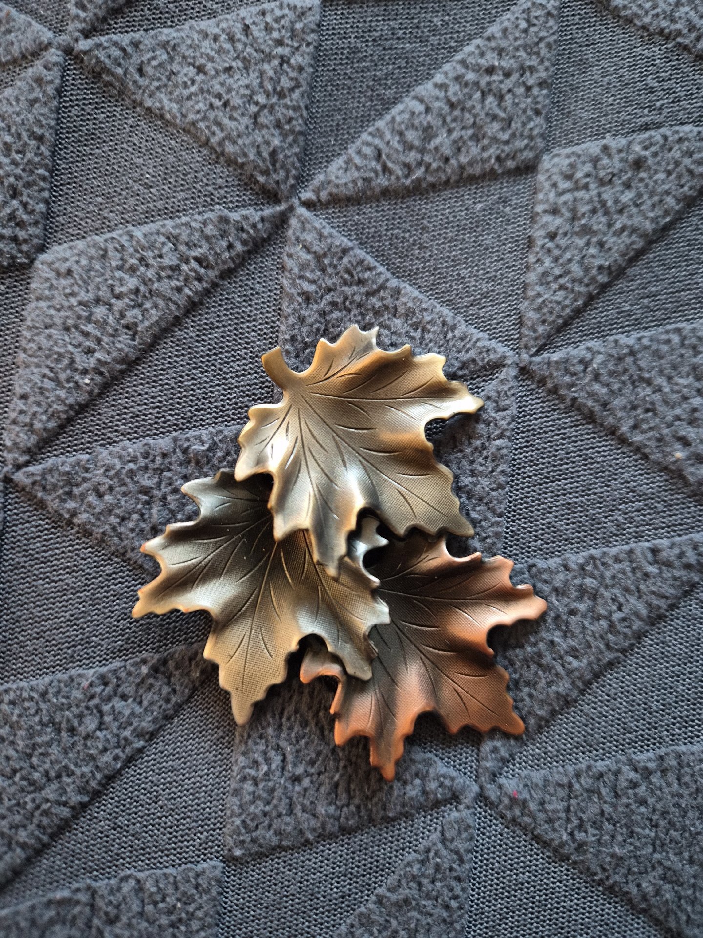 Vintage Leaf Design Metal Brooch Pin, Vintage, A, Excellent condition — preloved on SilentSale®
