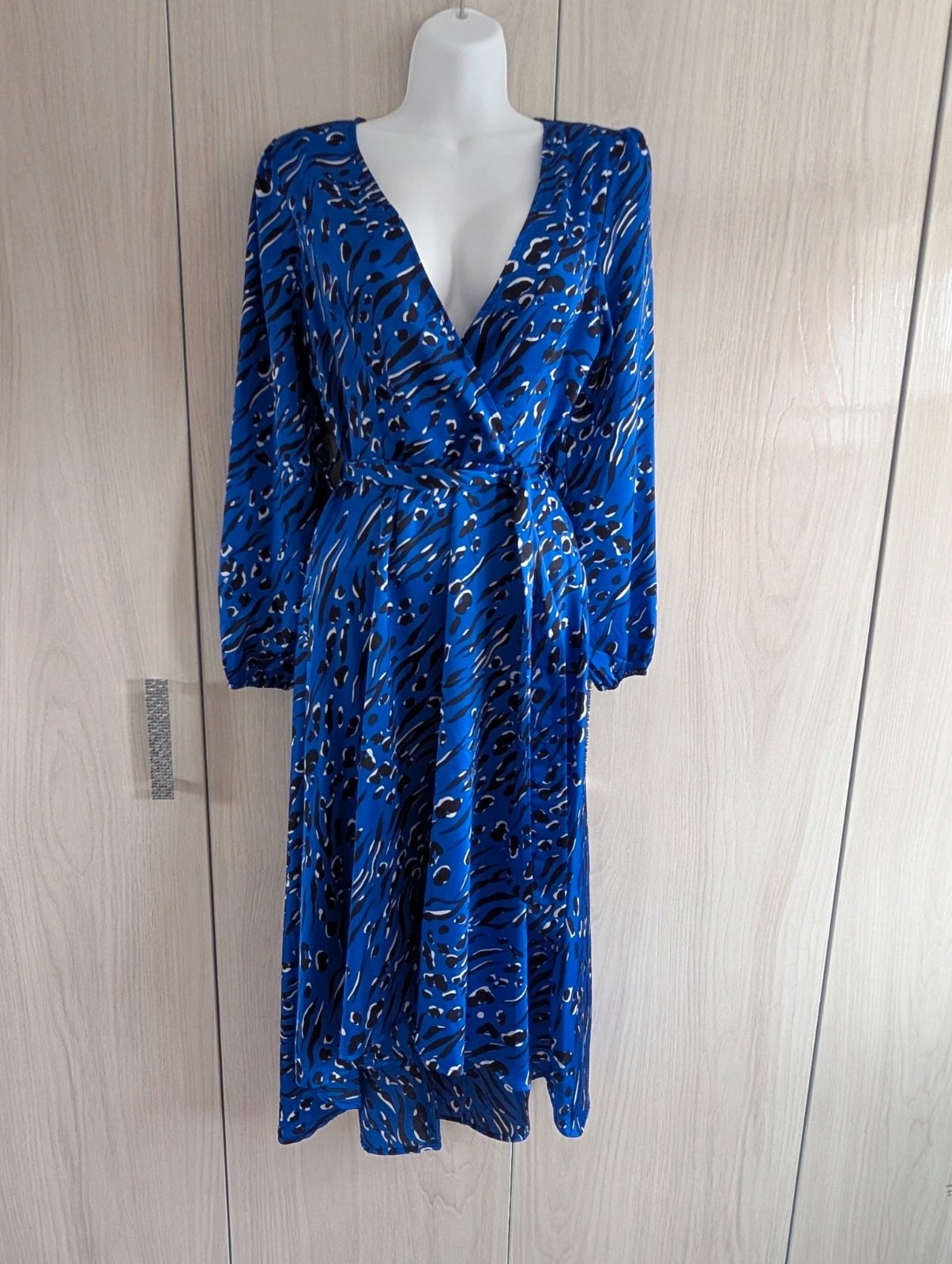 Quiz Party, Evening Dress Size 8, Quiz, 8, New condition — preloved on SilentSale®
