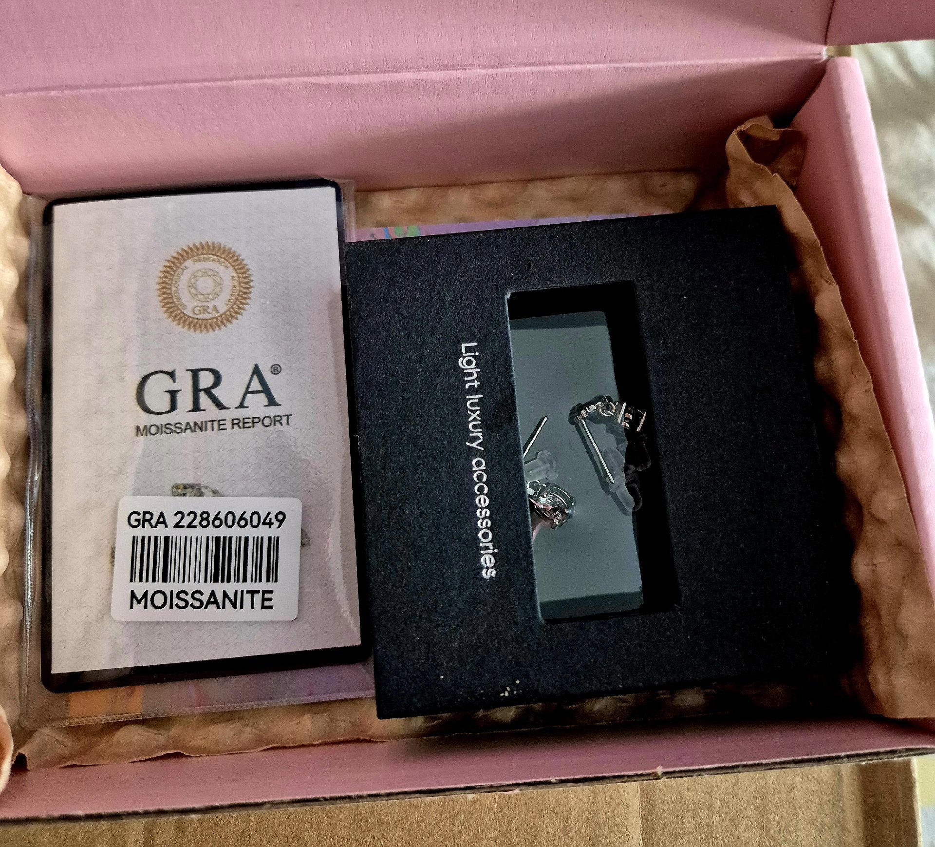Moissanite Stud Earrings with GRA Certificate sterling silver 925, GRA, One Size, New condition — preloved on SilentSale®