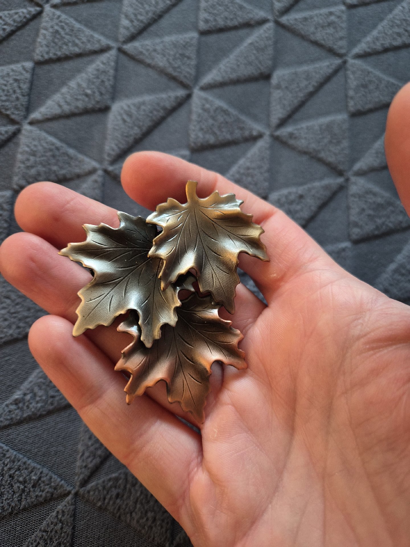Vintage Leaf Design Metal Brooch Pin, Vintage, A, Excellent condition — preloved on SilentSale®
