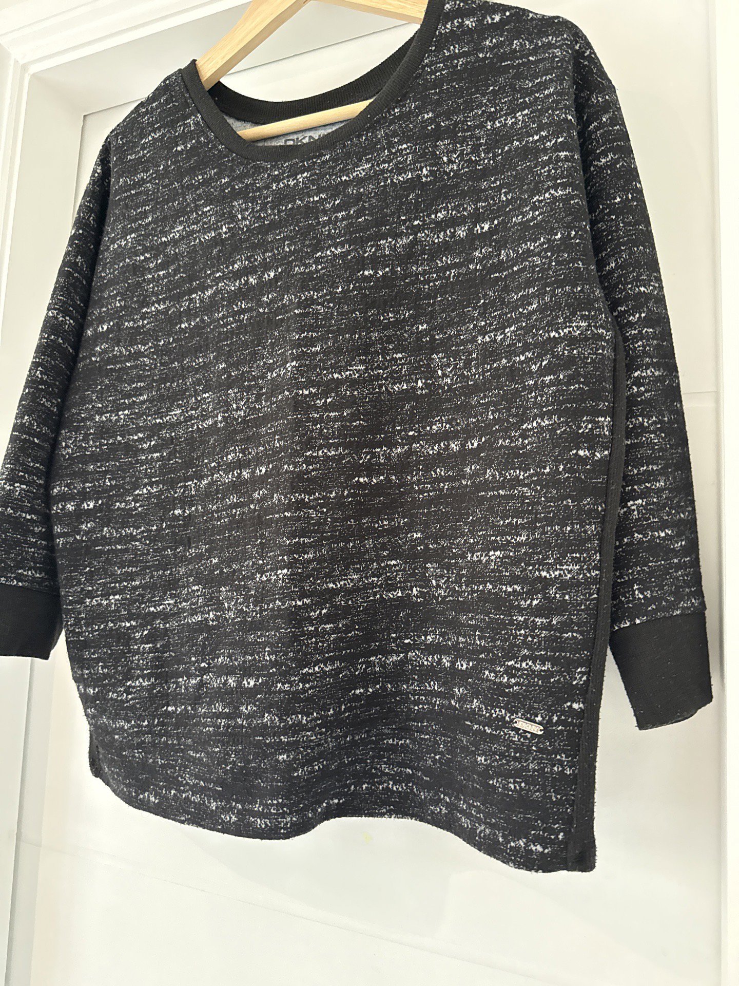 DKNY Black and Grey Patterned Sweatshirt – Size M, DKNY, M, Excellent condition — preloved on SilentSale®