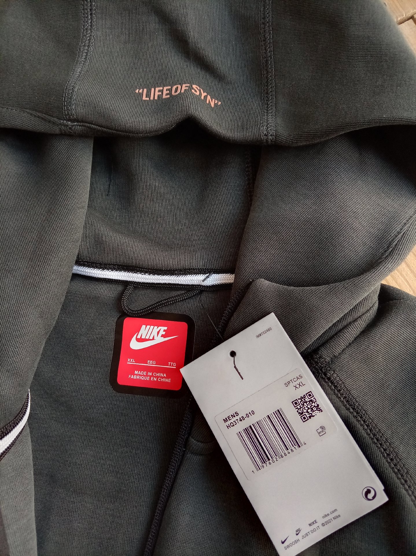 Nike Mens Black and Grey Hoodie and Joggers Set – XXL, Nike, XXL, New condition — preloved on SilentSale®