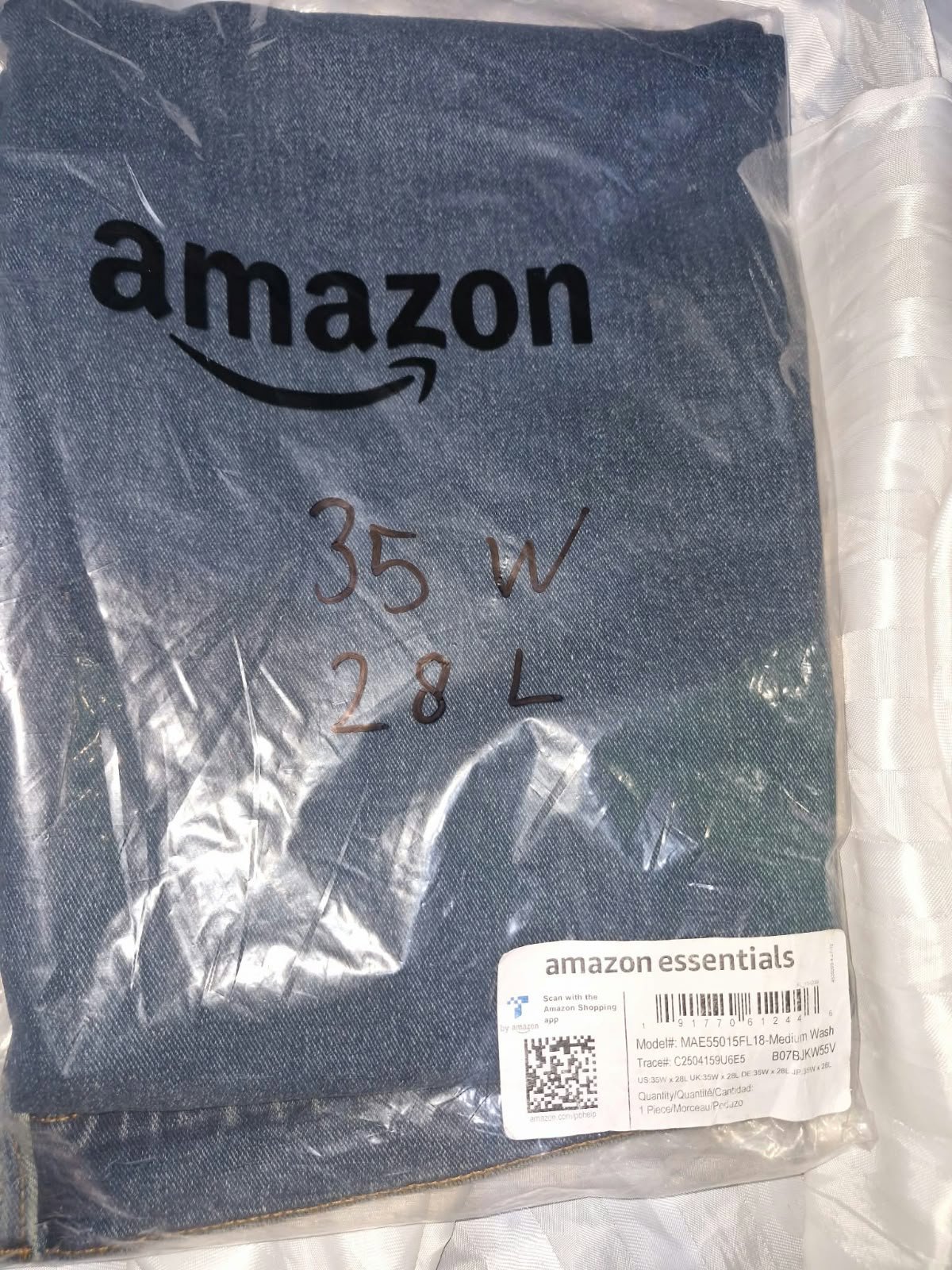 Amazon Essentials Medium Washed Slim Jeans – 28W 32L, Amazon Essentials, W28 L32, New condition — preloved on SilentSale®