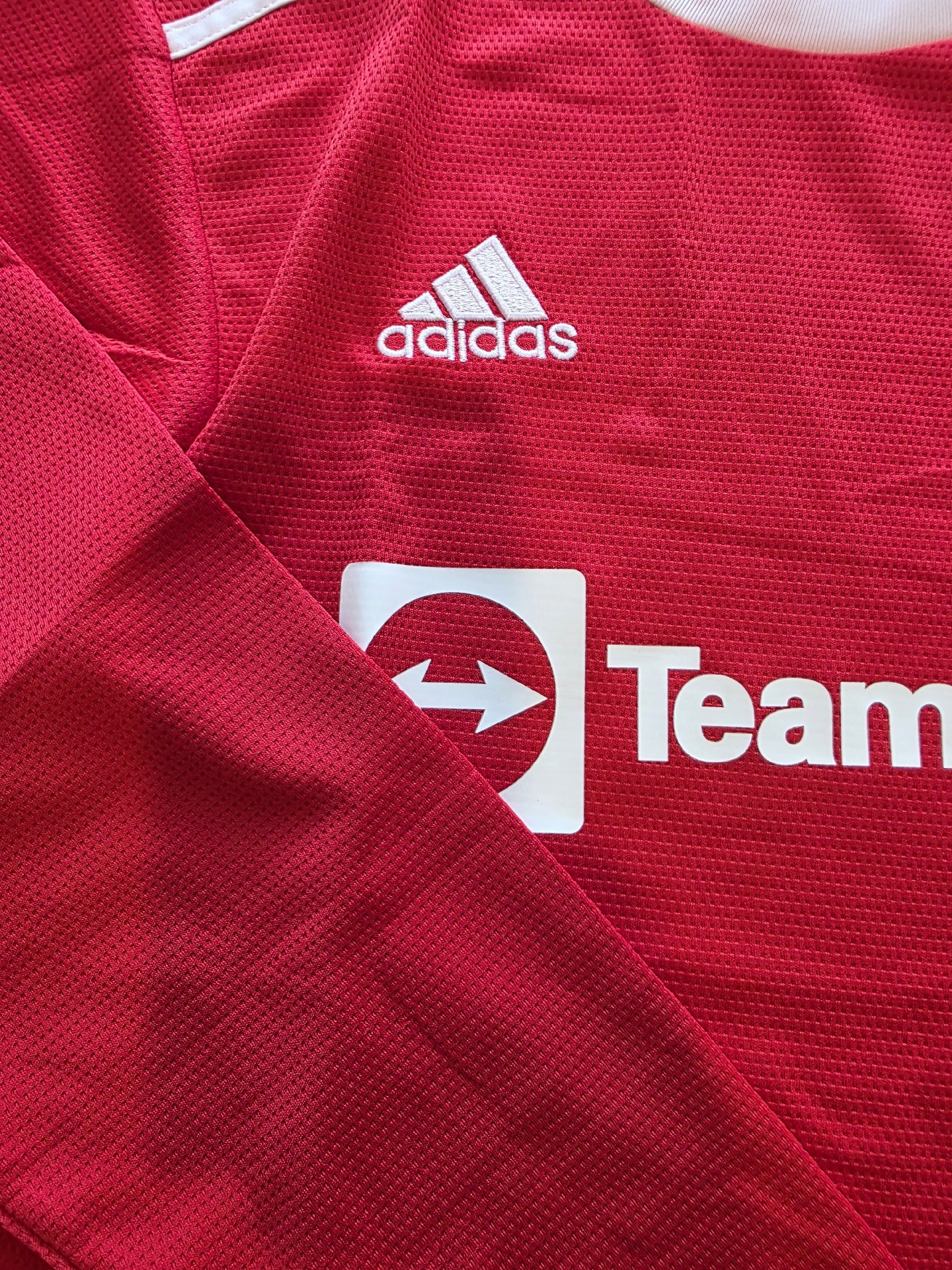 Adidas Manchester United Red Long Sleeve Football Shirt – M, Adidas, M, New condition — preloved on SilentSale®