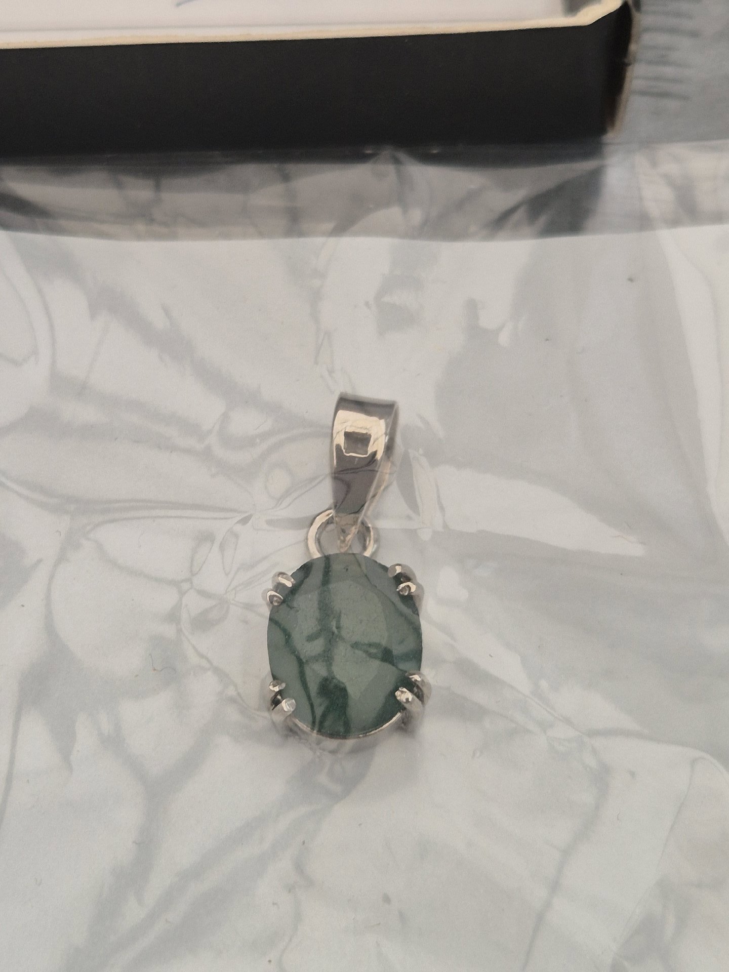 Natural Emerald Pendant 4.55 Cts 92.5% Sterling Silver, Unbranded, One Size, Excellent condition — preloved on SilentSale®