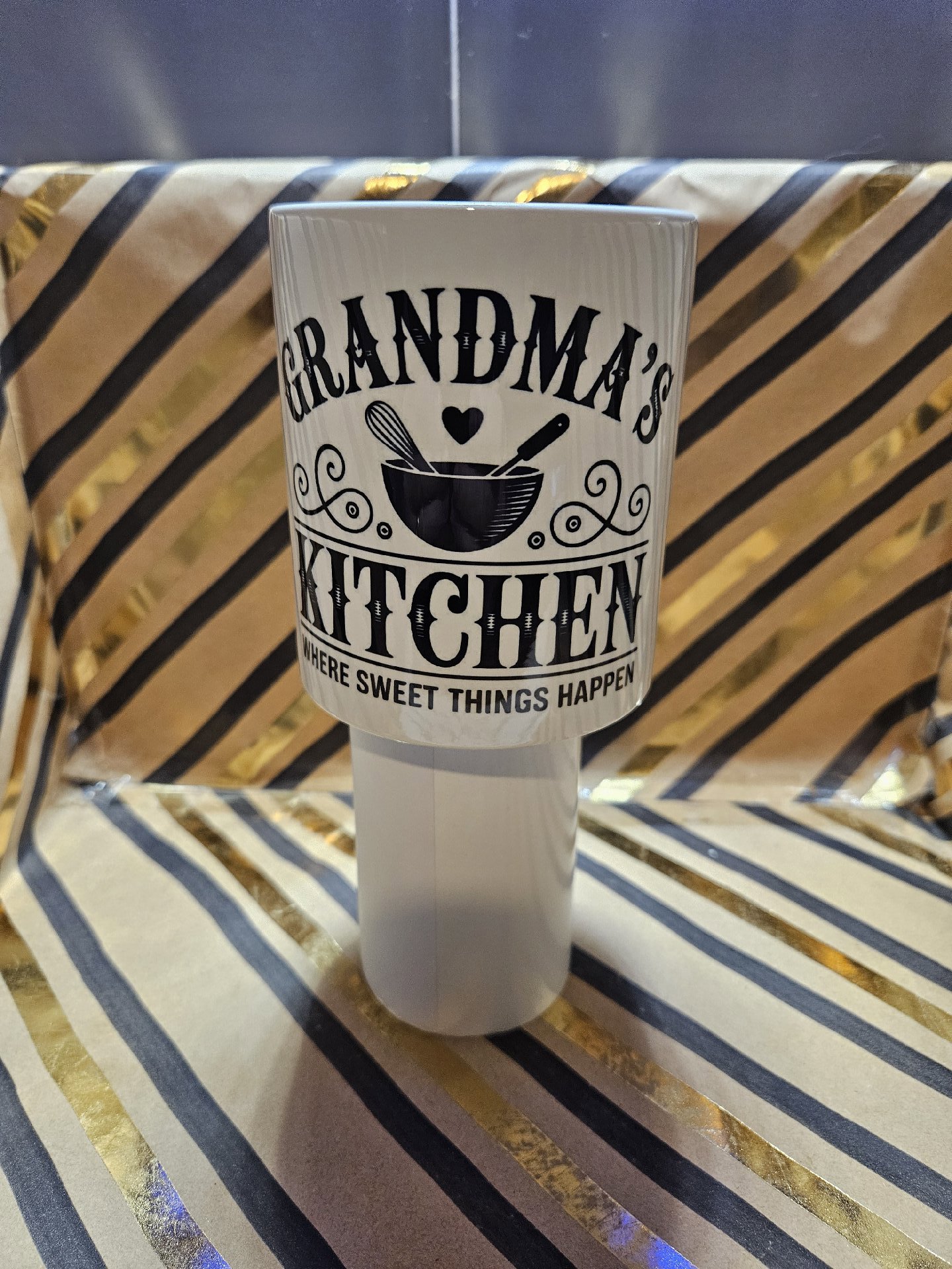Grandma's Kitchen White Ceramic Mug with Heart Handle, Unbranded, One Size, New condition — preloved on SilentSale®