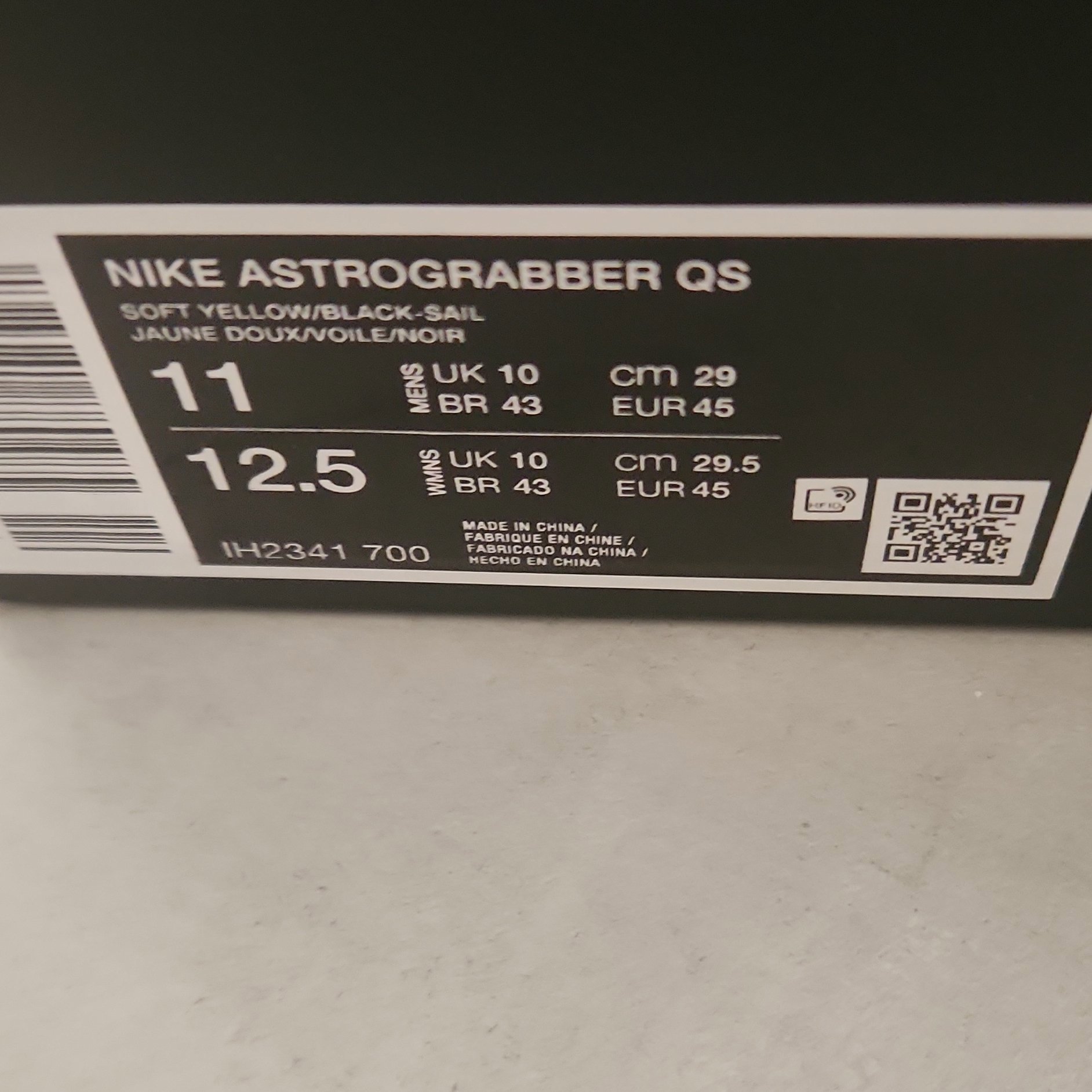 Nike Astro Grabber QS Soft Yellow Trainers UK 10, Nike, 10, Excellent condition — preloved on SilentSale®