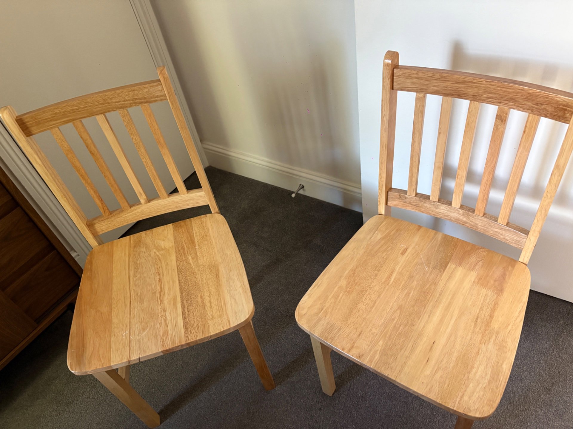Brand new solid oak table with 2 chairs, Lion, Small, New condition — preloved on SilentSale®