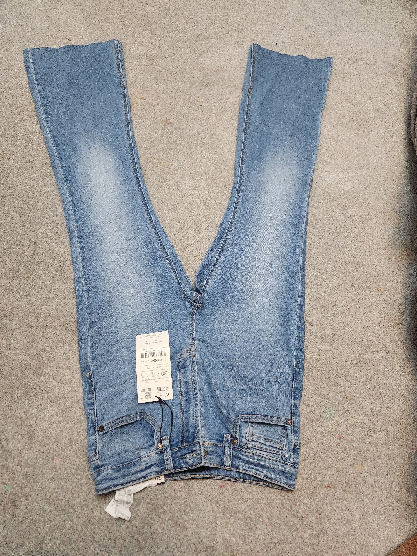 H&M Light Blue Skinny Fit Jeans – W38 L32, Unbranded, W38 L32, New condition — preloved on SilentSale®