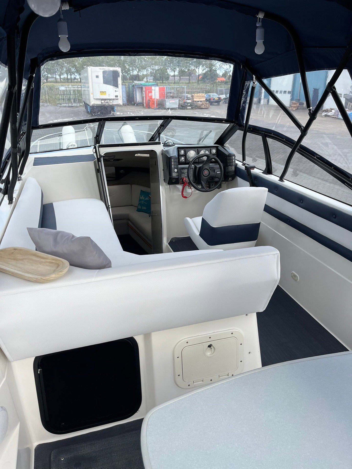 Motor Cruiser Boat with Cabin and Seating Area, Bayliner, One Size, Excellent condition — preloved on SilentSale®