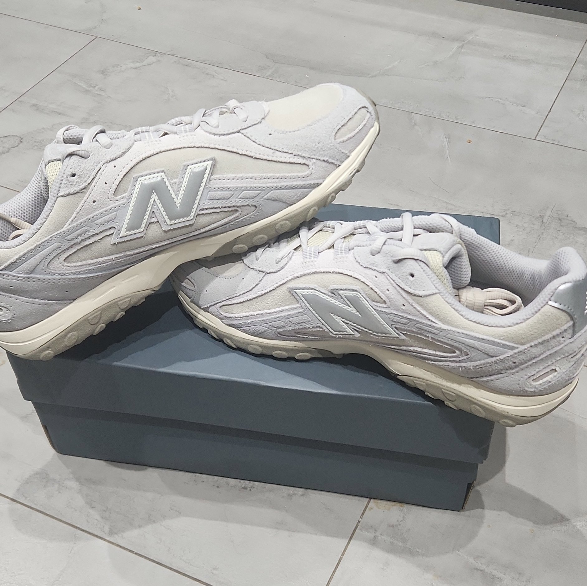 New Balance White Suede Trainers – UK 10, New Balance, 10, New condition — preloved on SilentSale®
