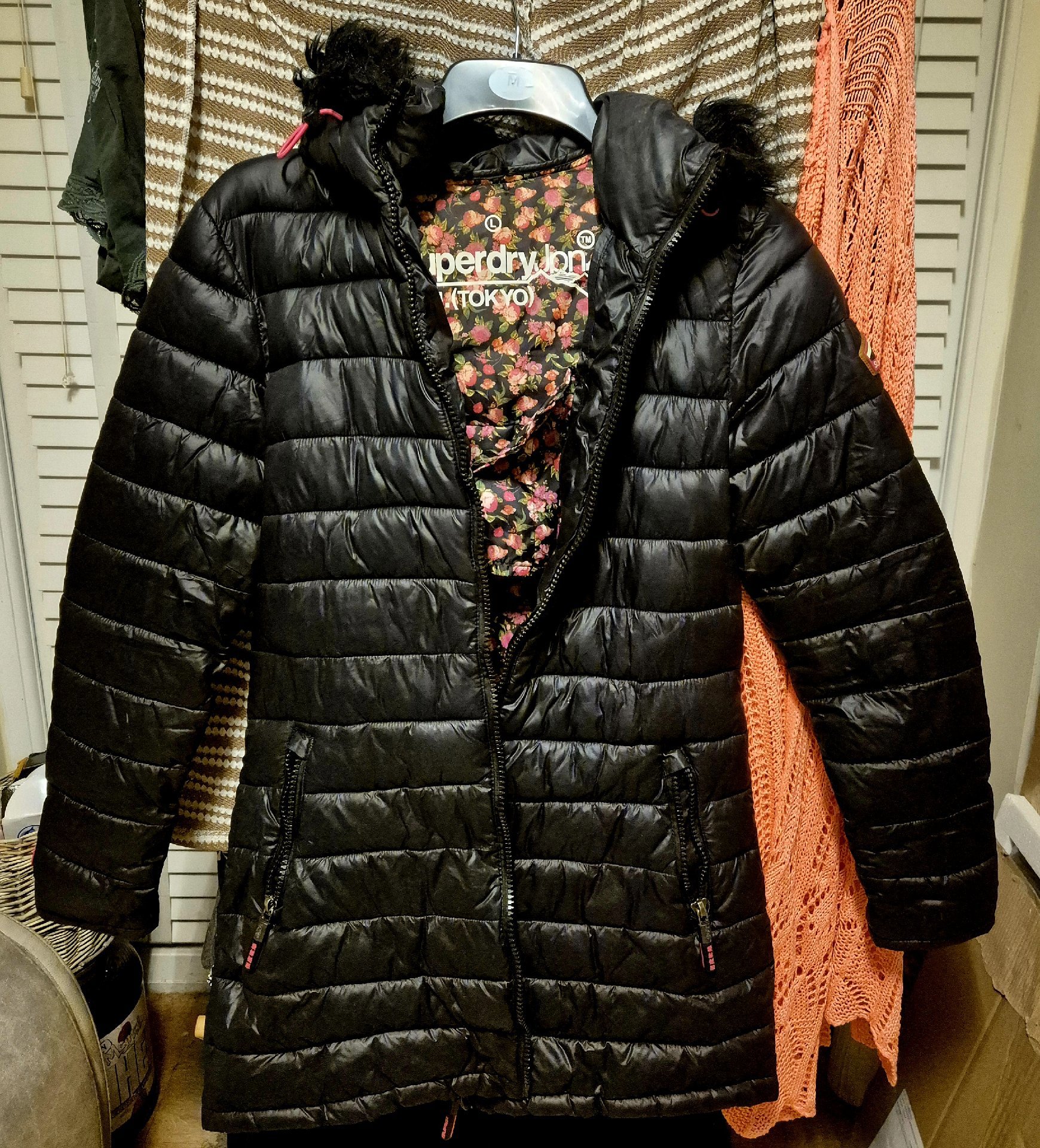 Superdry Black Puffer Coat with Floral Lining – Size M, Superdry, M, Excellent condition — preloved on SilentSale®