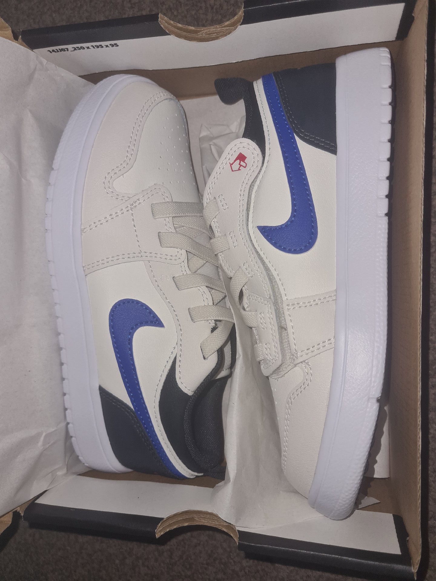 Jordan 1 Low Alt (PS) White Navy Blue Red Trainers – UK 2.5 Youth, Jordan, 3Y, Excellent condition — preloved on SilentSale®