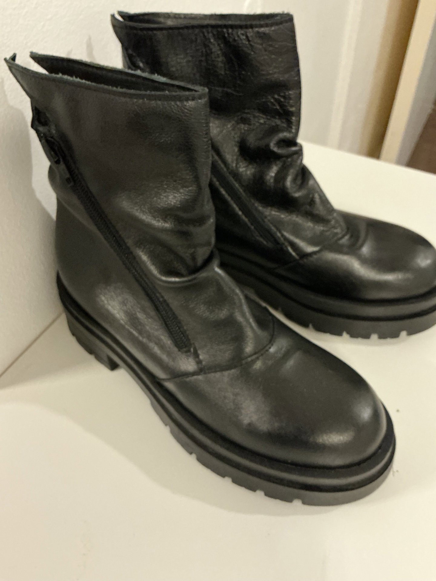 Black Leather Ankle Boots with Side Zipper, Unbranded, 37, New condition — preloved on SilentSale®