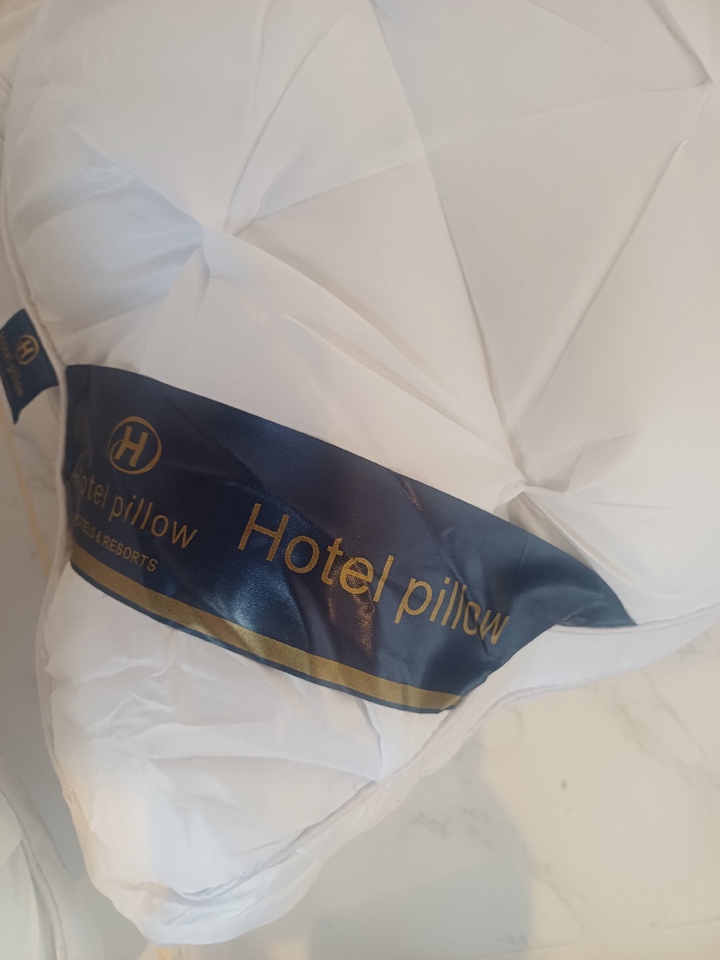 Hotel Pillow White Quilted Decorative Pillows Set of 2, Unbranded, Medium, New condition — preloved on SilentSale®