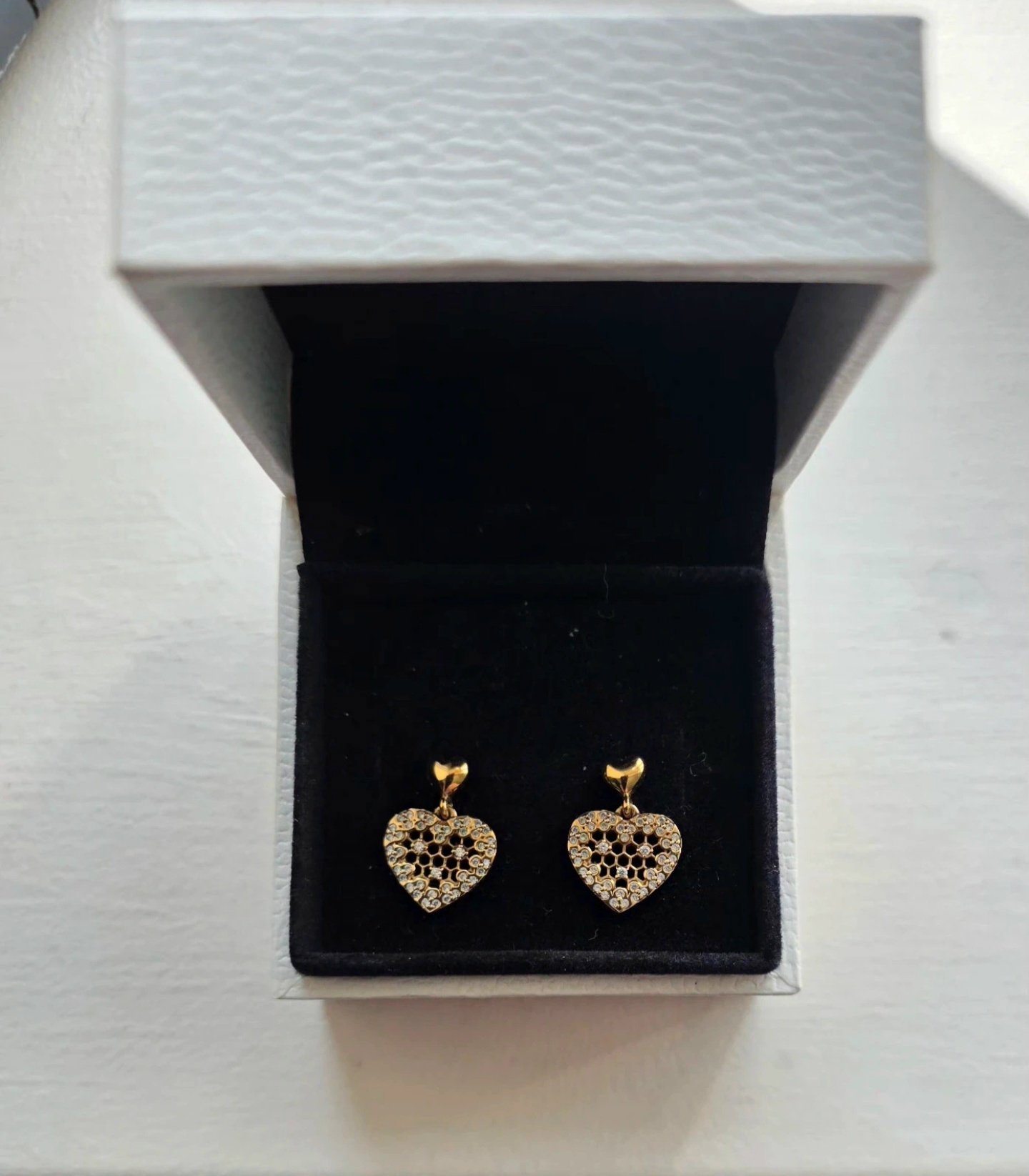 Collectable Pandora Gold Honeycomb Lace Heart Earrings, Pandora, One Size, Like New condition — preloved on SilentSale®