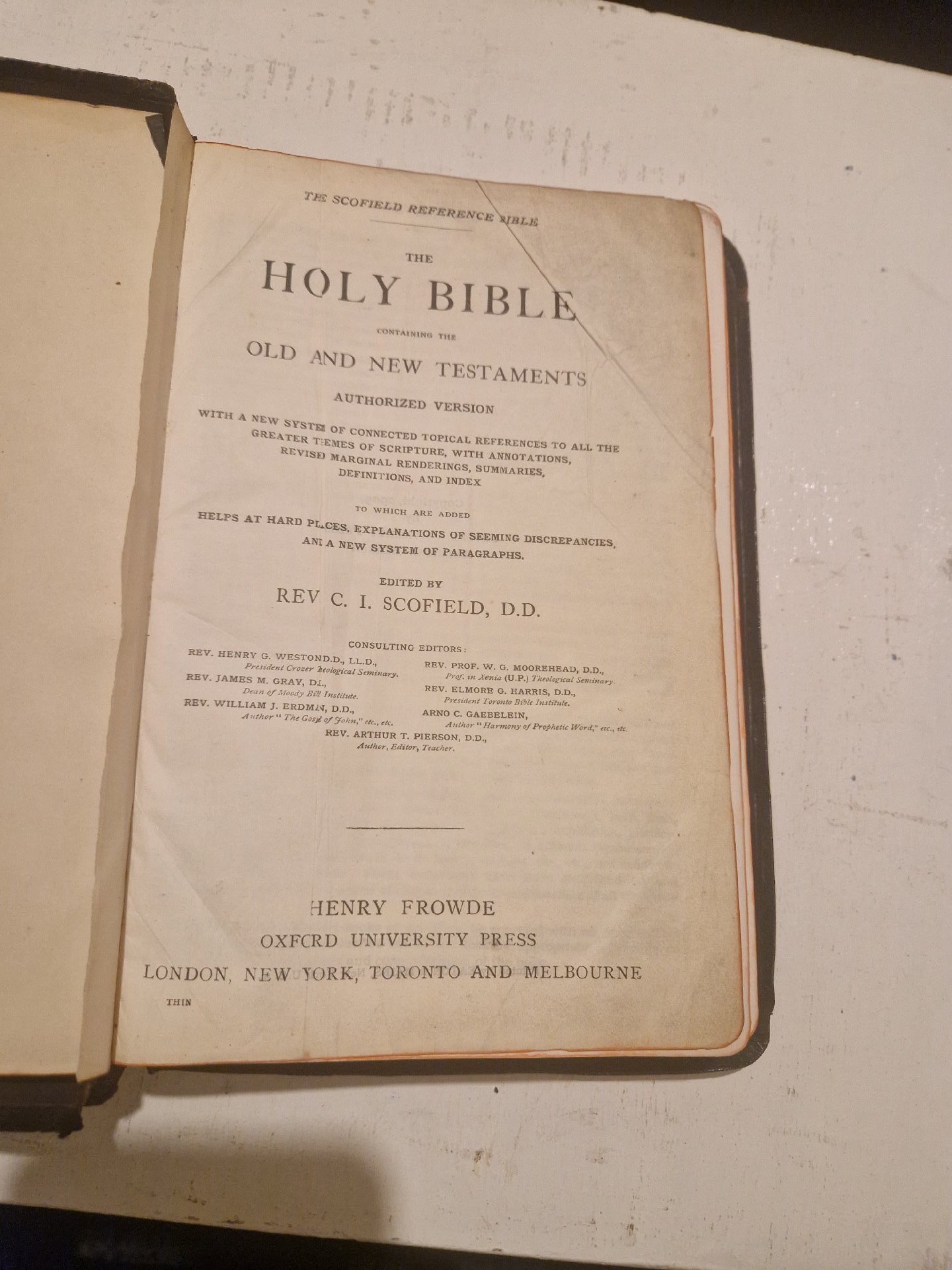 Scofield Reference Bible published by Oxford University Press, edited by Rev. C. I. Scofield, D.D., Oxford University Press, One Size, Excellent condition — preloved on SilentSale®