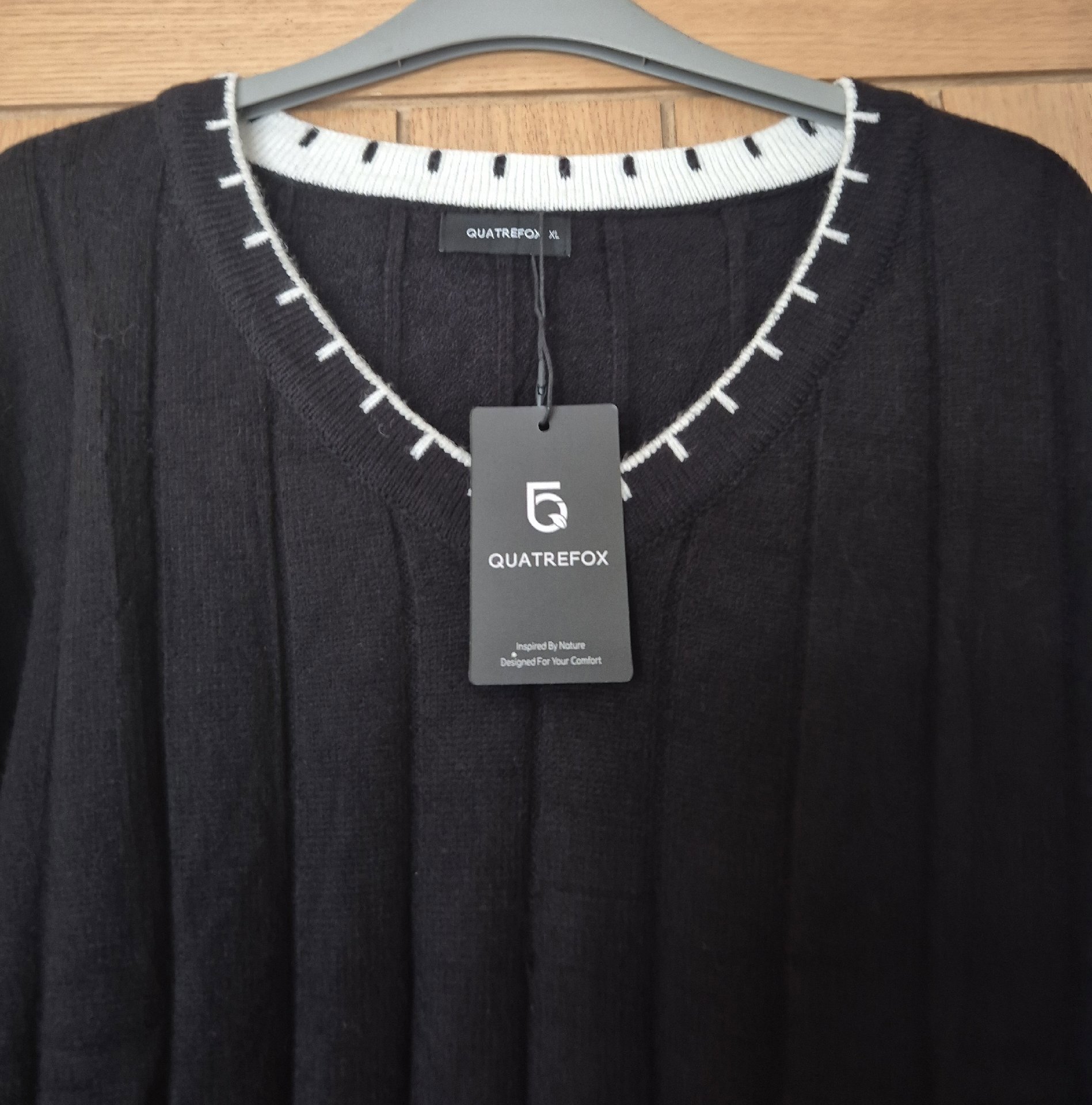 Quatrefox Black Knit Cardigan with Contrast Stitching – Size M, Quatrefox, M, New condition — preloved on SilentSale®