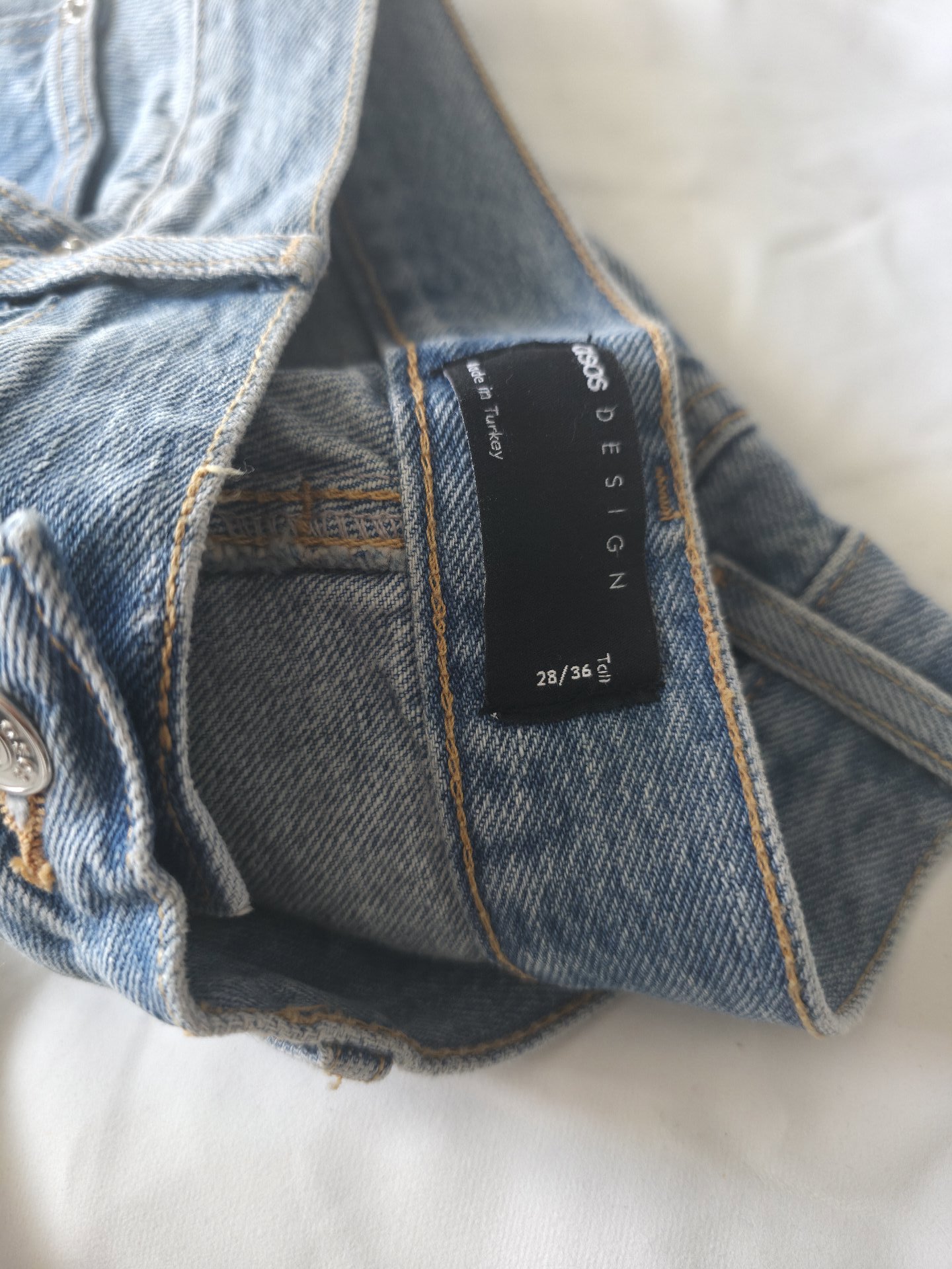 Asos Design Light Blue Ripped Mom Jeans – Size 26/30, ASOS Design, W28 L36, New condition — preloved on SilentSale®