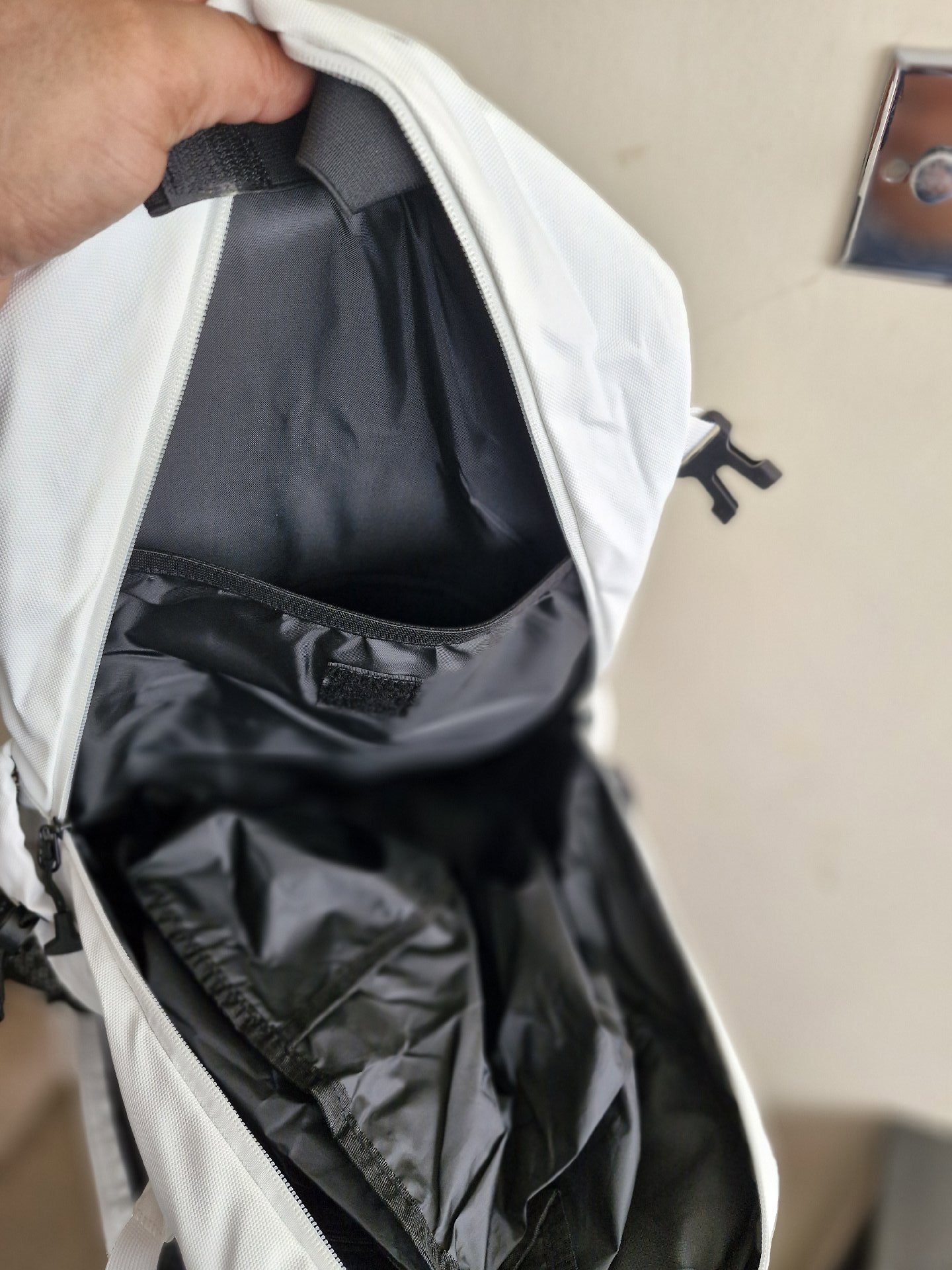 UMGG White Roll Top Backpack with Black Mesh Pockets, Umgg, One Size, New condition — preloved on SilentSale®