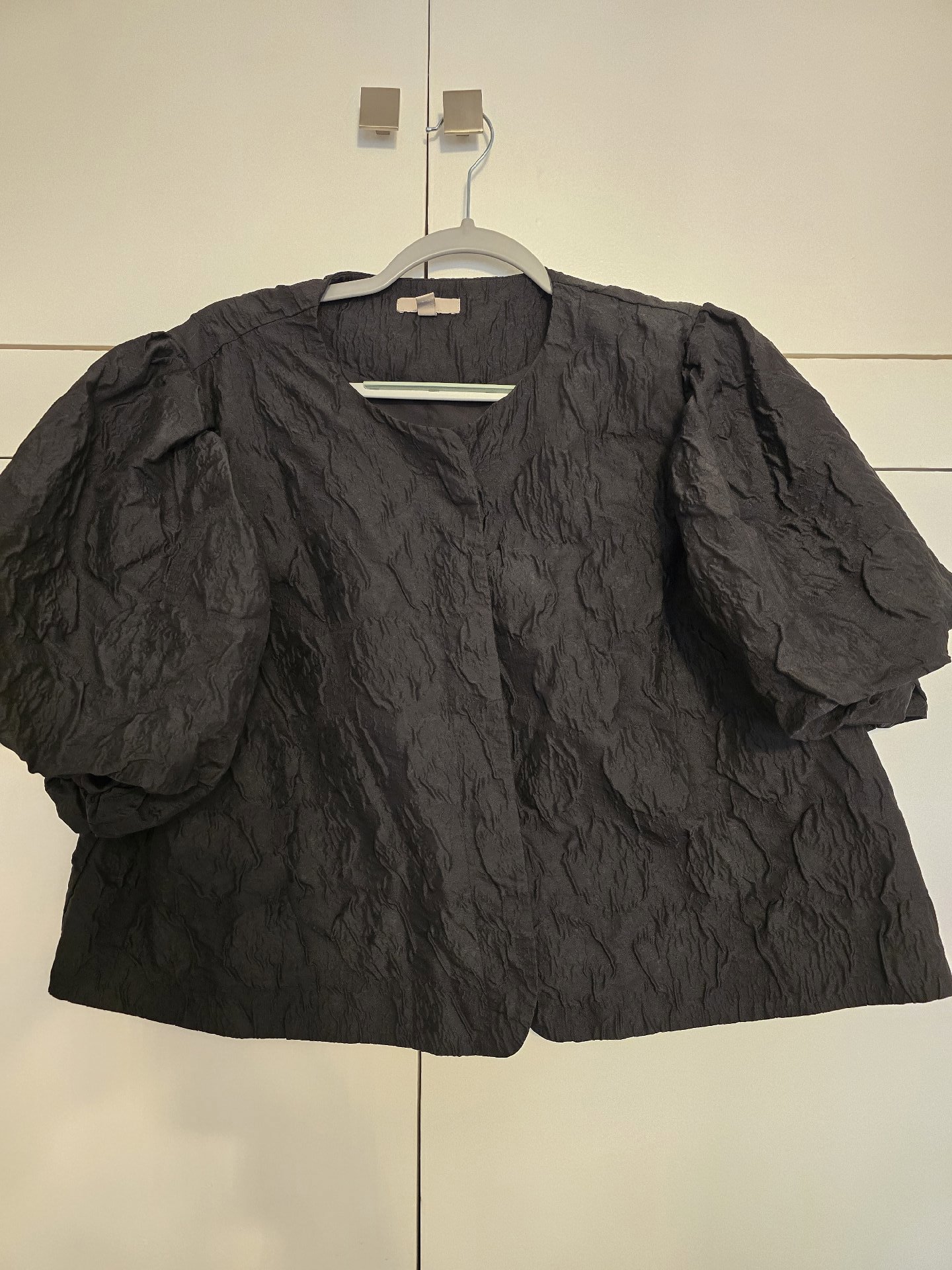 Black Textured Puff Sleeve Jacket – XL, H&M, XL, Excellent condition — preloved on SilentSale®