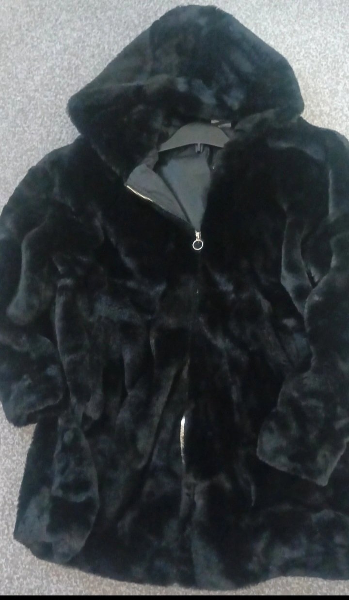 Black Faux Fur Hooded Coat, Beloved Woman, 18, Excellent condition — preloved on SilentSale®