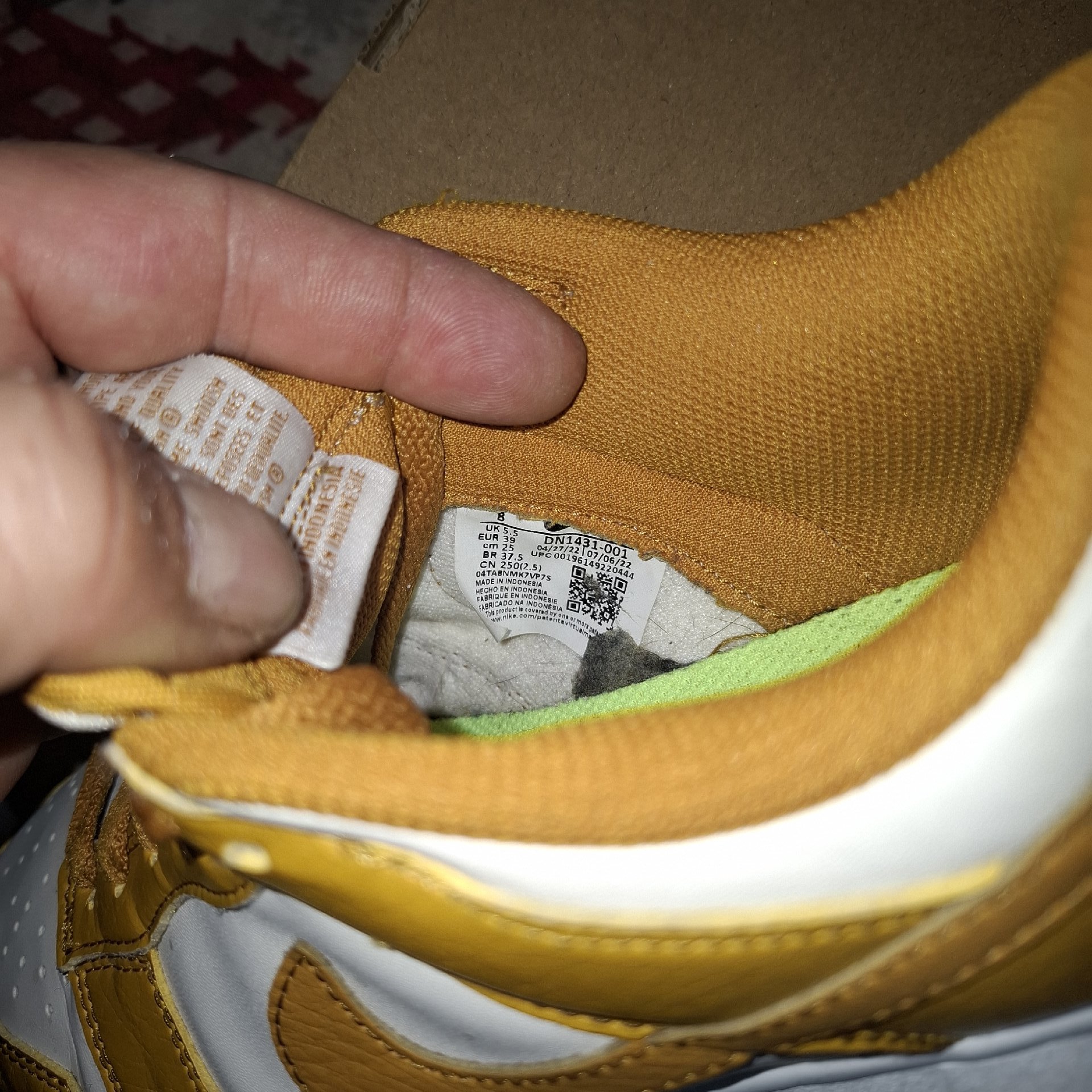 Nike Dunk Low Yellow White Trainers – UK 5 / EU 38, Nike, 5, Excellent condition — preloved on SilentSale®