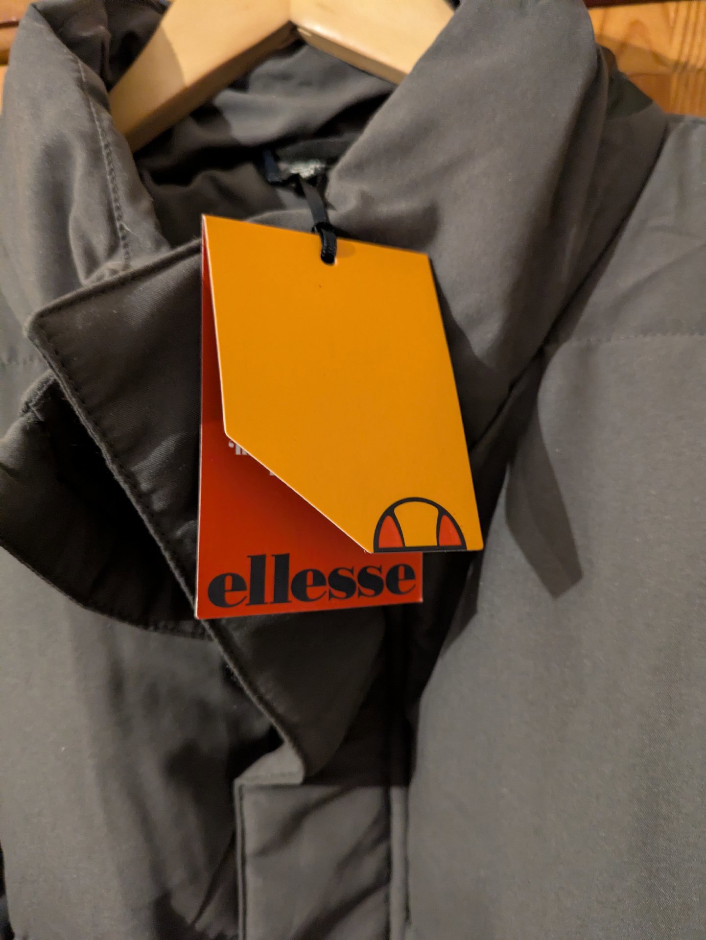 Ellesse Grey Puffer Jacket – UK 4XL, Ellesse, 4XL, New condition — preloved on SilentSale®