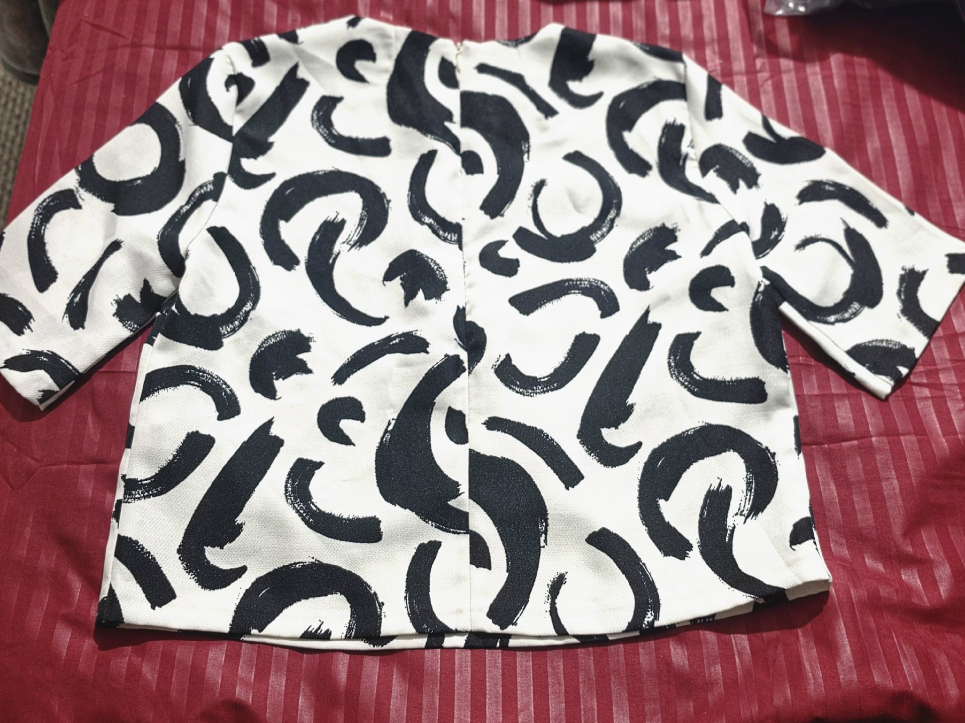Zara Woman Black and White Abstract print Top , Zara, M, Excellent condition — preloved on SilentSale®