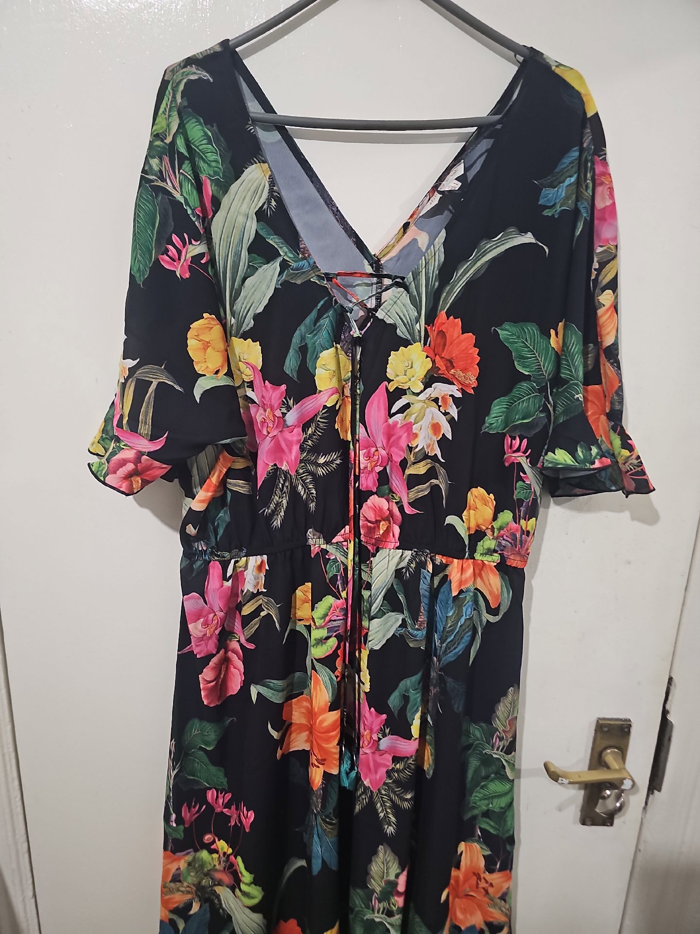 Holiday By Fox Black Floral Midi Dress – Size L, Holiday By Fox, L, New condition — preloved on SilentSale®