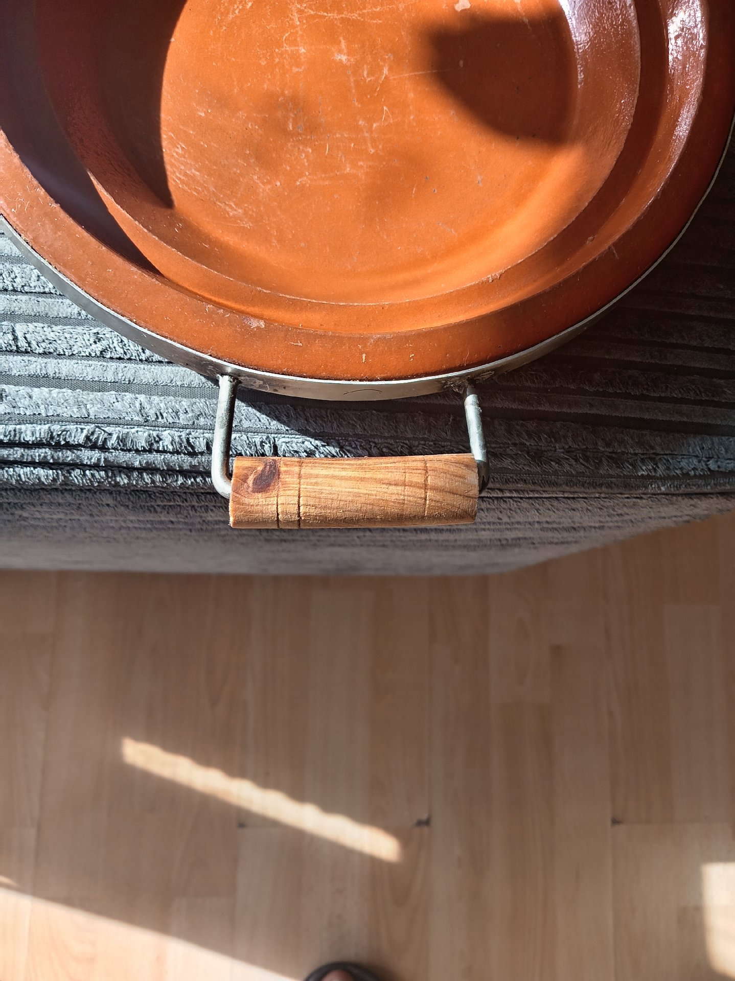 Terracotta Clay Tagine Pot with Wooden Handles, Unbranded, One Size, Like New condition — preloved on SilentSale®