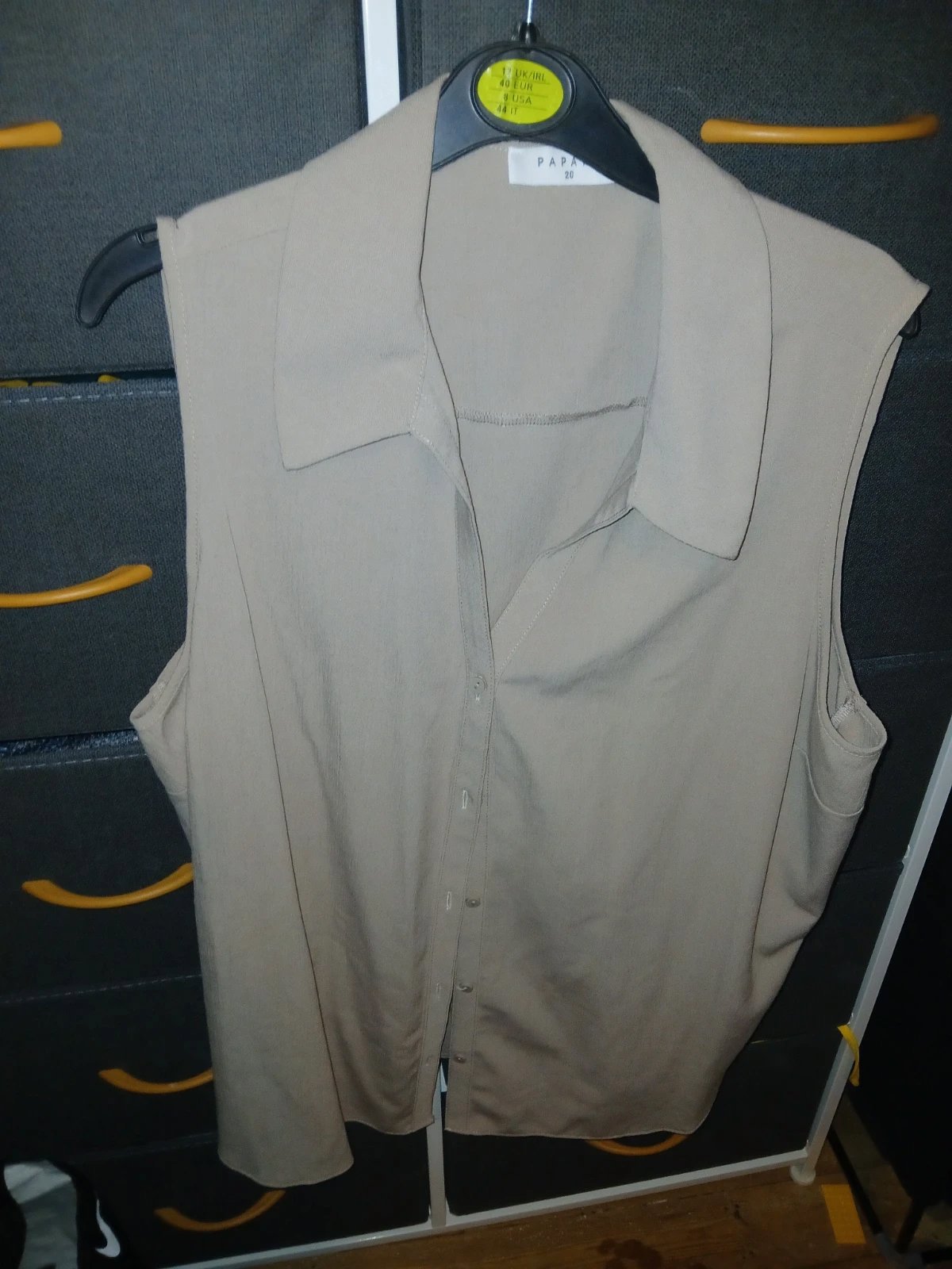Blouse-Beige, Papaya, 20, Excellent condition — preloved on SilentSale®