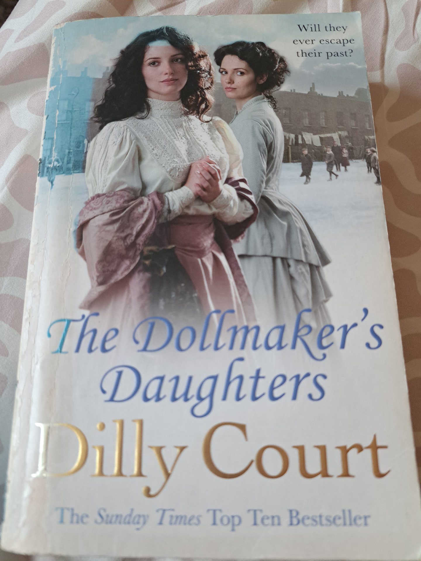 Dollmaker's Daughters — Dilly Court, Penguin Random House, One Size, Good condition — preloved on SilentSale®