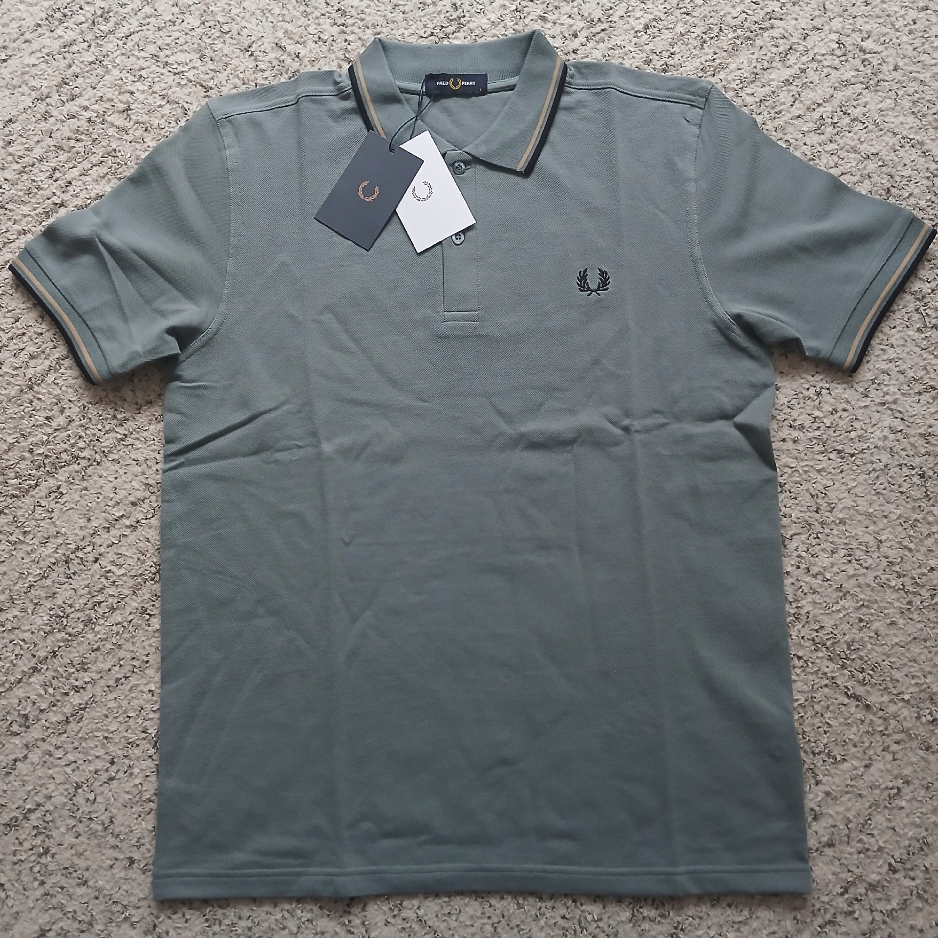 Fred perry polo shirt size large grey in colour , Fred Perry, L, New condition — preloved on SilentSale®
