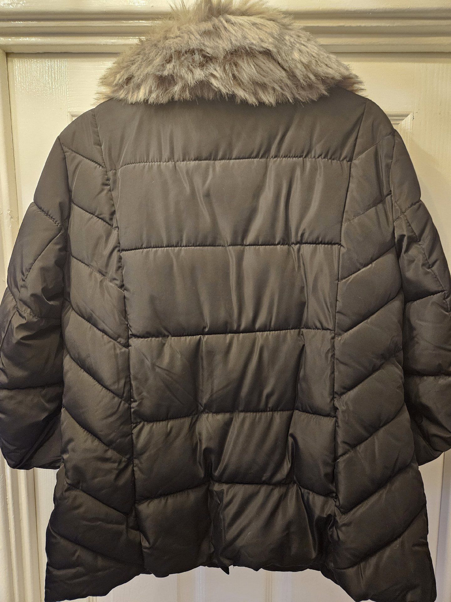Peacocks Black Padded Coat with Faux Fur Collar – Size 14, Peacocks, 14, New condition — preloved on SilentSale®