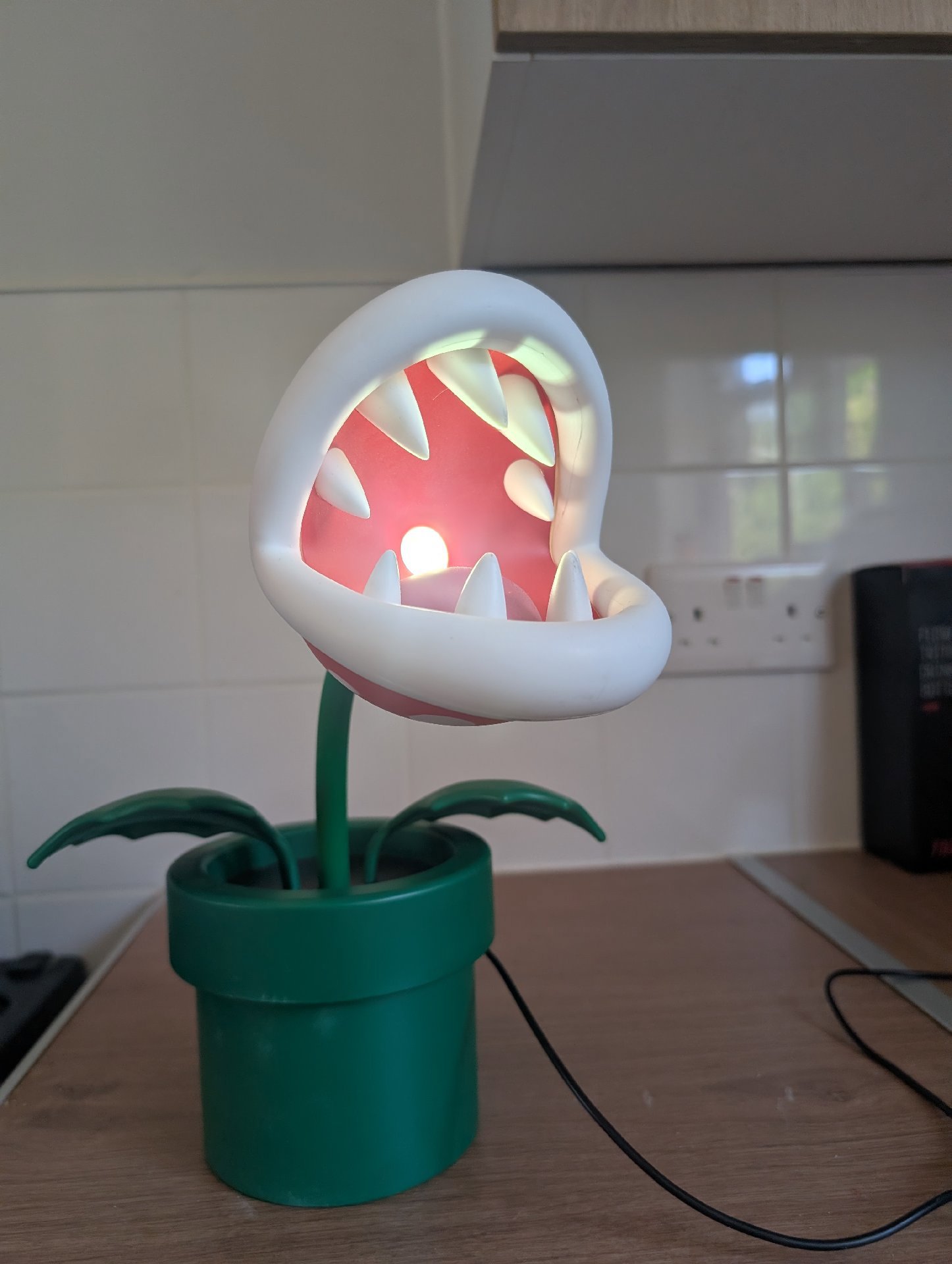 Super Mario Piranha Plant Posable Lamp USB Powered, Paladone, Medium, Excellent condition — preloved on SilentSale®