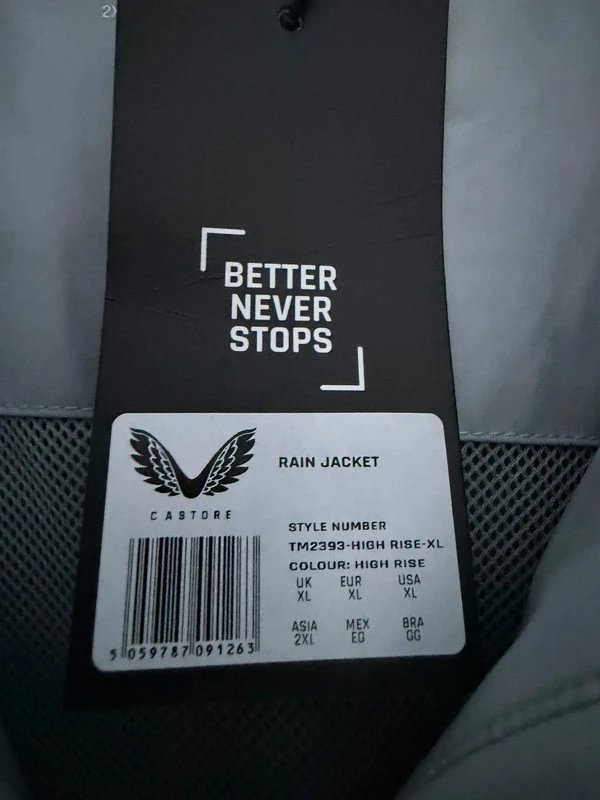 Castore rain jacket XL, Castore, XL, New condition — preloved on SilentSale®