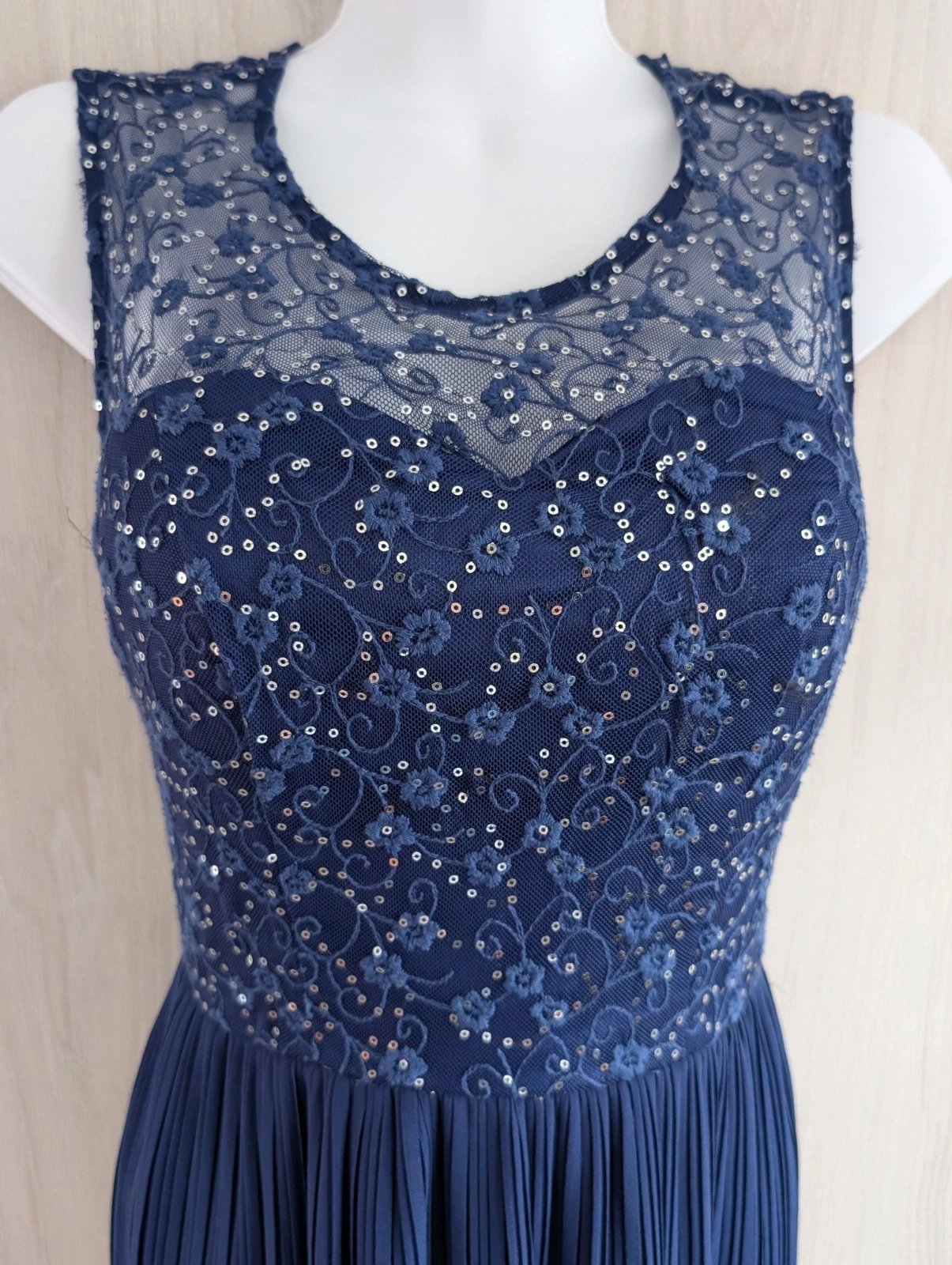 Quiz Party, Cruise, Evening Occasion Dress Size 8 Christmas/Evening, Quiz, 8, Excellent condition — preloved on SilentSale®