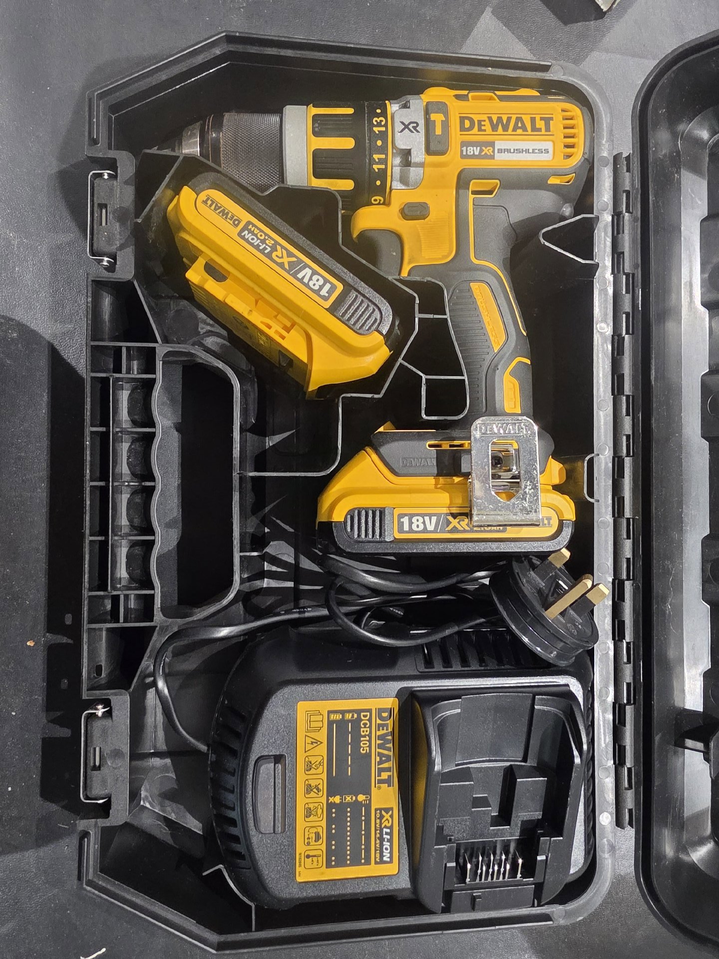 Dewalt Xr 18v 2ah Li-ion Cordless Combi Drill With 2 Batteries Dcd795d Sealed, DeWalt, One Size, New condition — preloved on SilentSale®