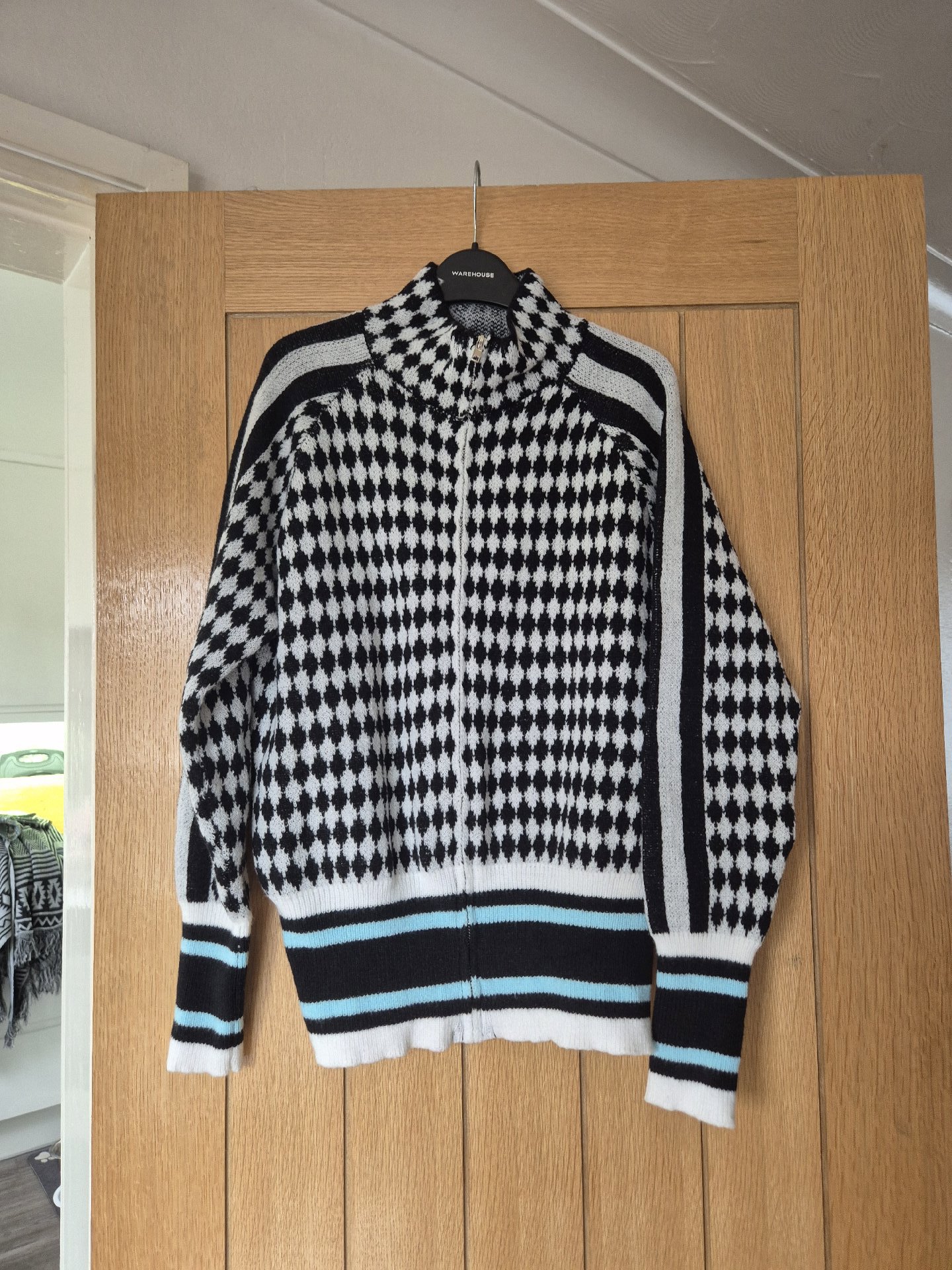 Warehouse Black and White Patterned Zip-Up Jumper, Warehouse, 12, Excellent condition — preloved on SilentSale®