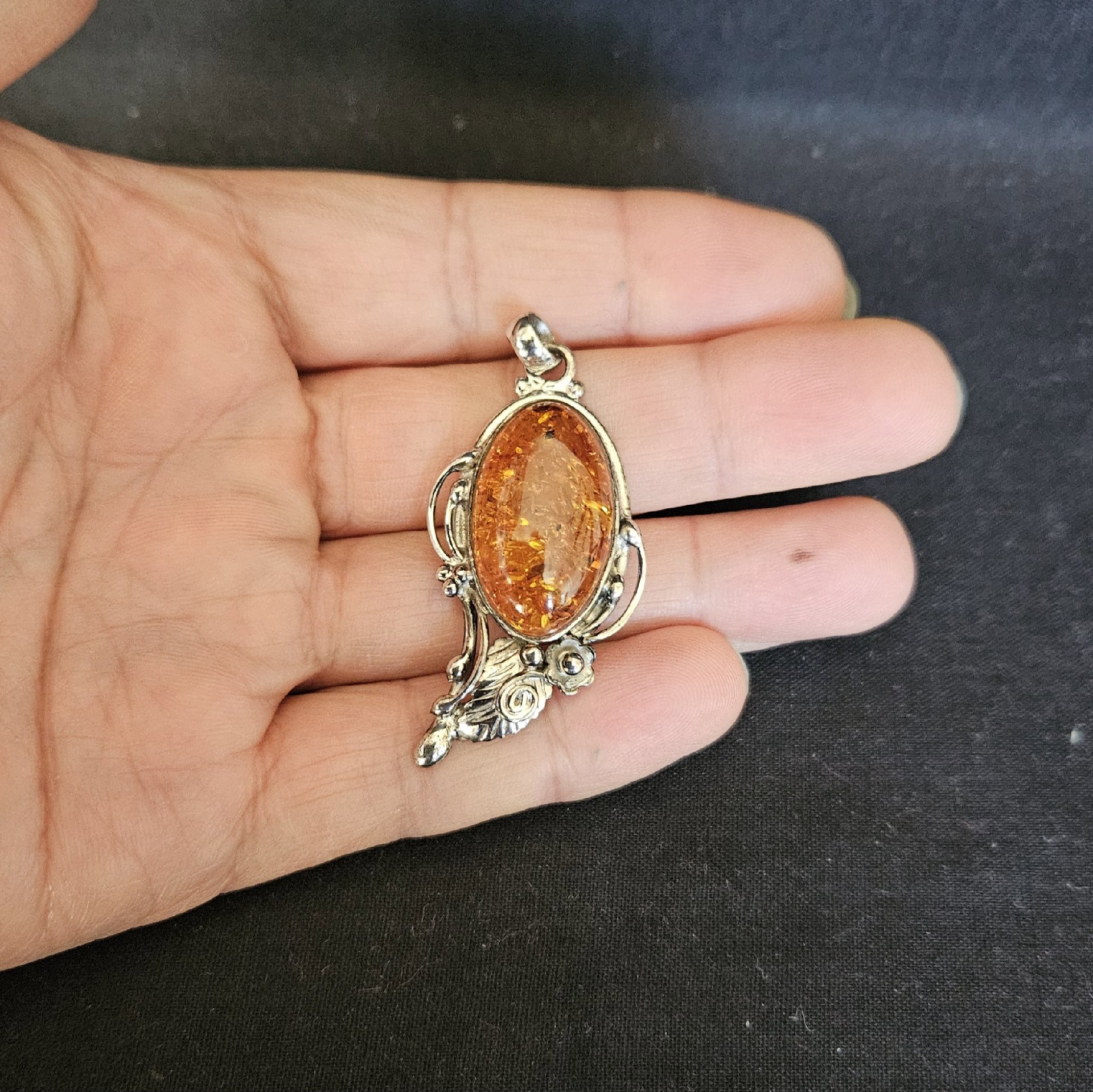 925 sterling silver Amber pendant with daisy flower(A6), sterling silver, One Size, New condition — preloved on SilentSale®