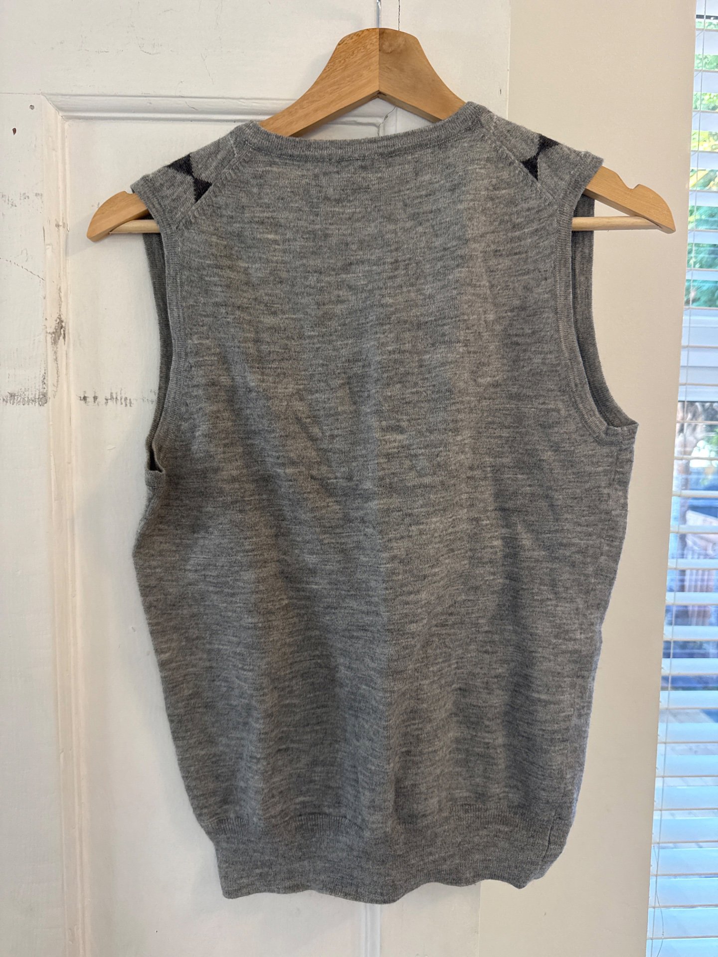 Grey Argyle Knit Sleeveless Jumper – Size M, H&M, S, Excellent condition — preloved on SilentSale®