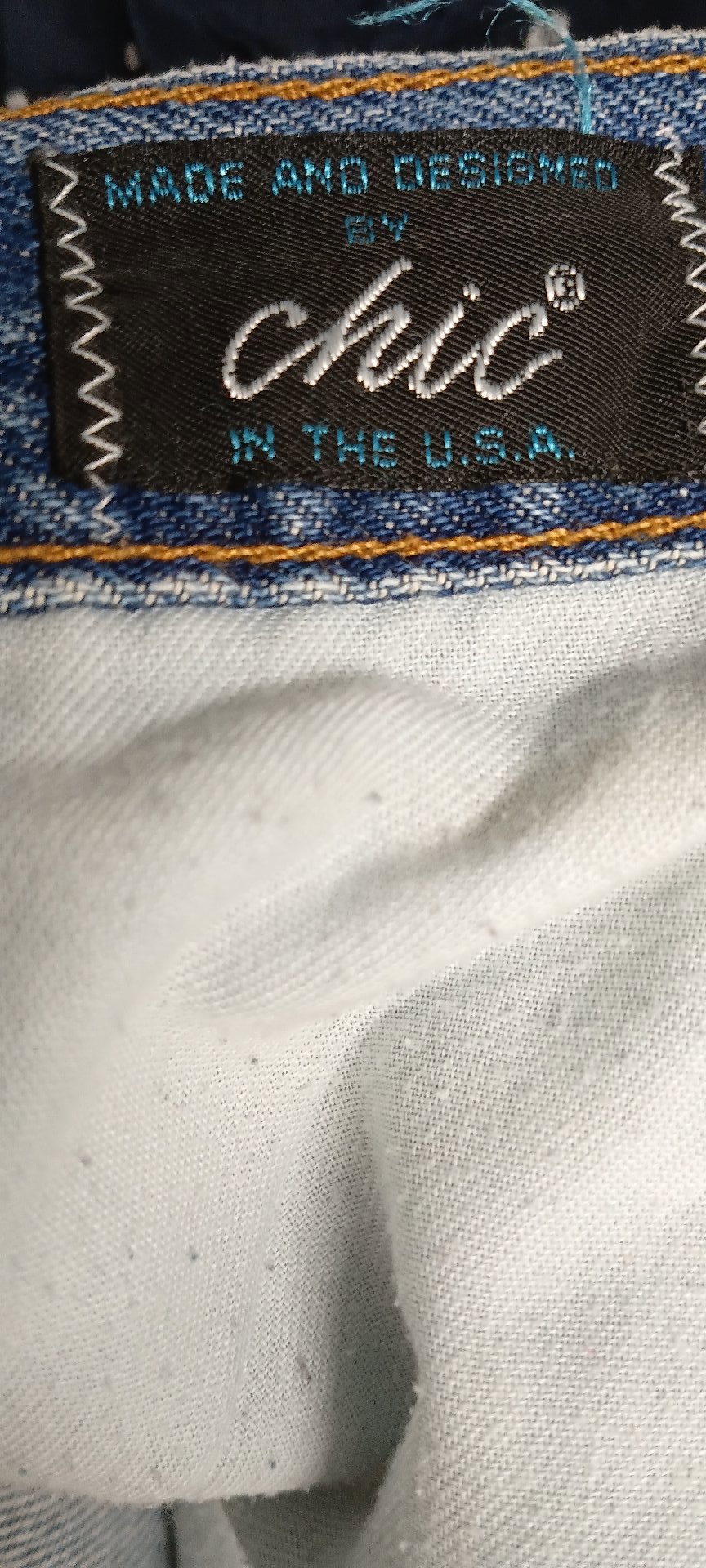 Chic Blue Denim Mom Jeans – Size 14, CHIC, 14, Excellent condition — preloved on SilentSale®