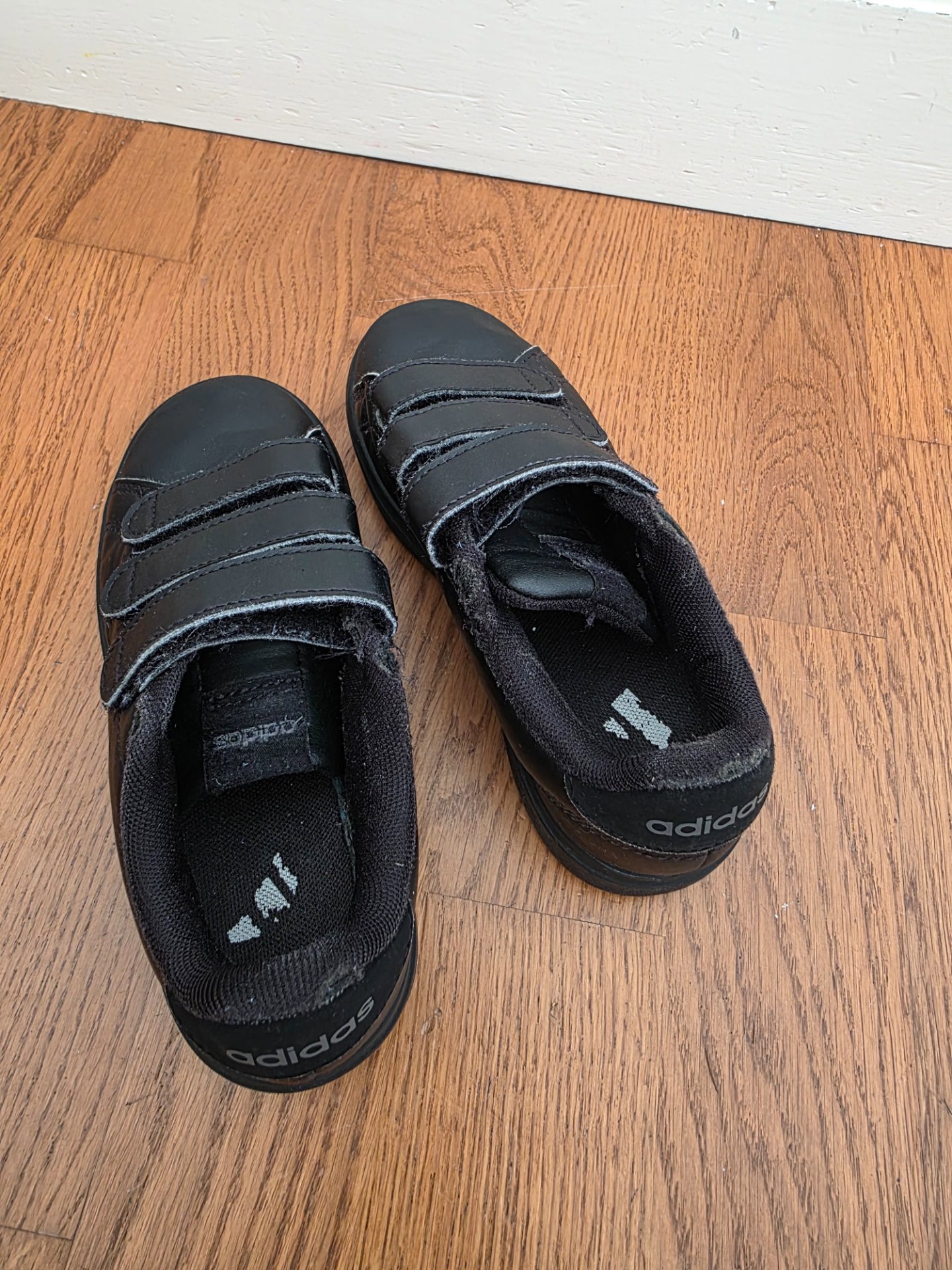 Adidas Black Velcro Trainers - Kids UK 13Size, Adidas, 13, Good condition — preloved on SilentSale®