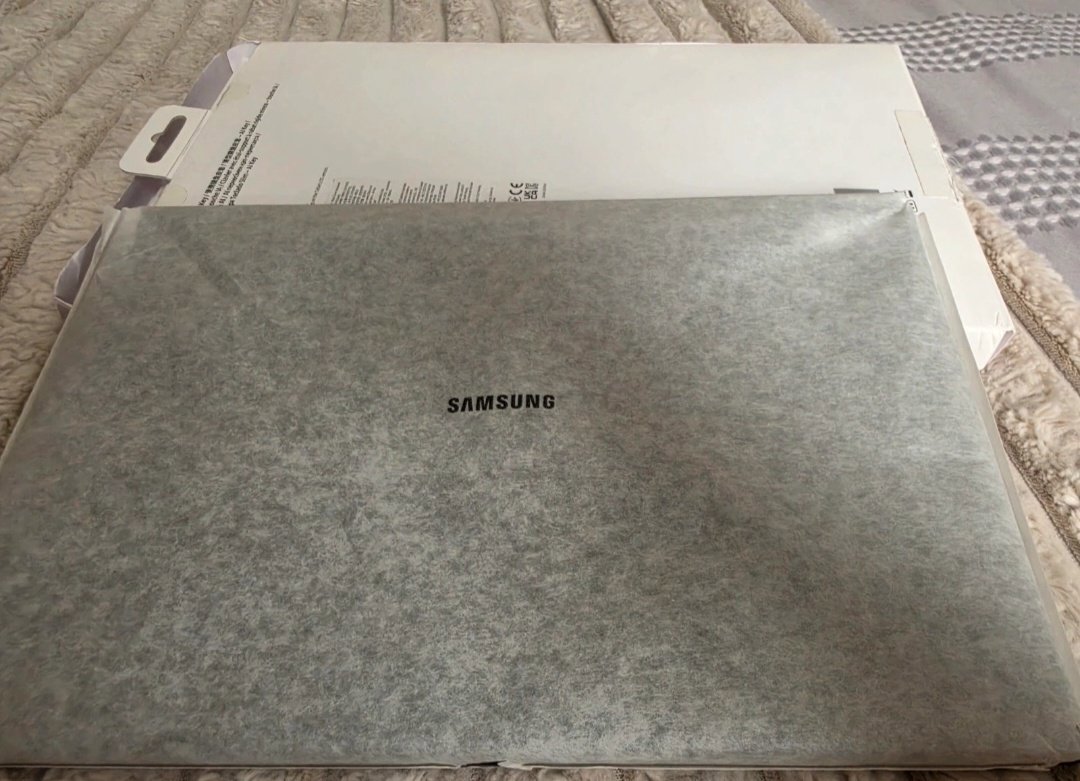 Samsung Book Cover Keyboard Slim for Galaxy Tab S10+, Samsung, 8TB, Excellent condition — preloved on SilentSale®