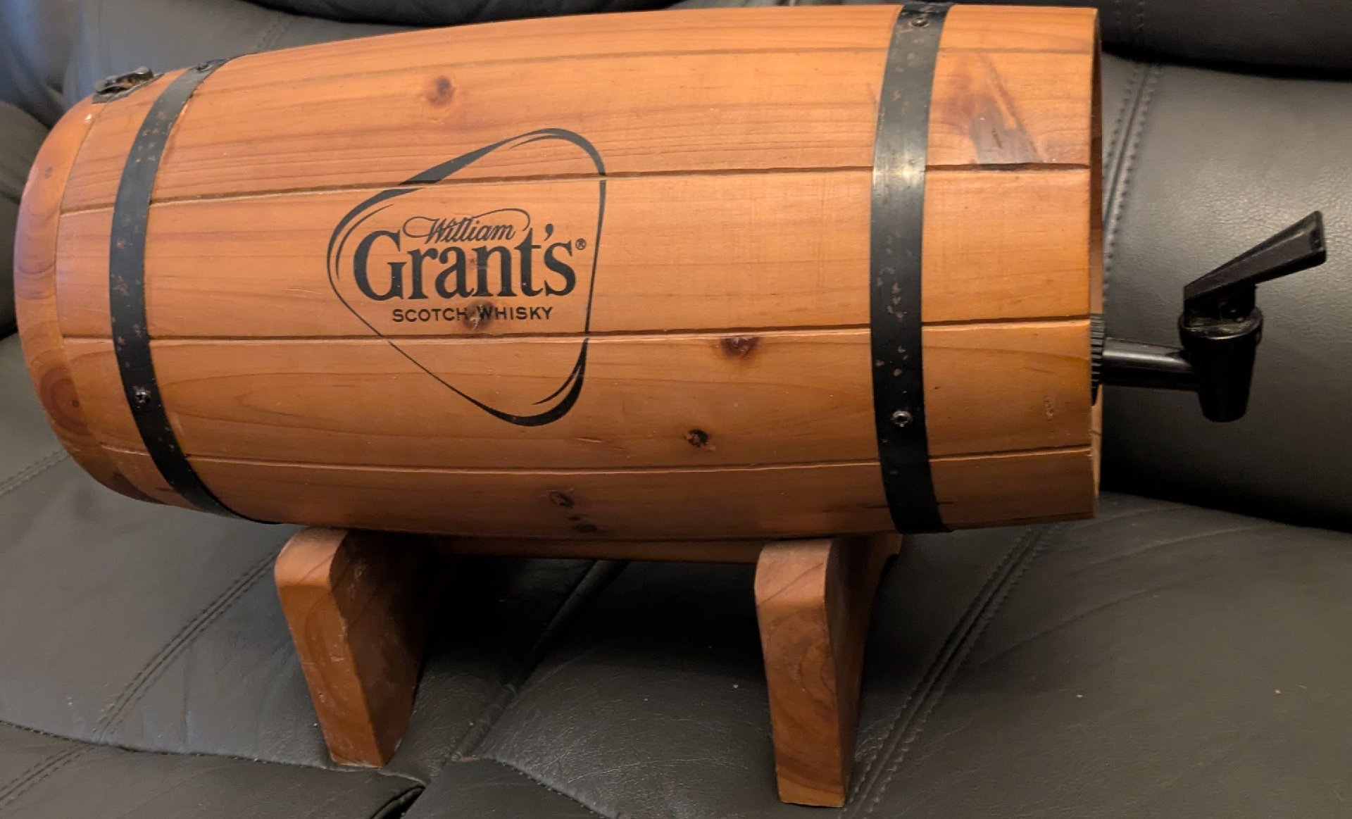 William Grant's Wooden Whisky Barrel Dispenser, William Grant's, Medium, Excellent condition — preloved on SilentSale®