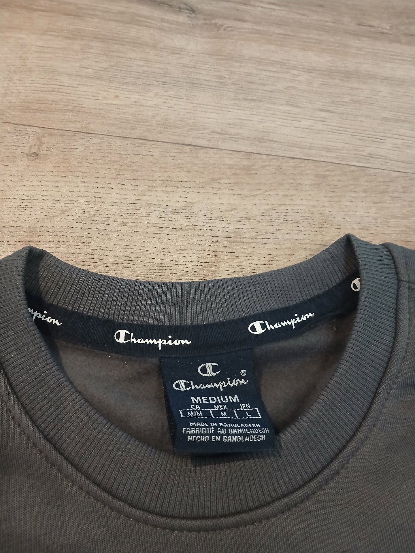 Champion Grey Crew Neck Sweatshirt Medium, Champion, M, New condition — preloved on SilentSale®