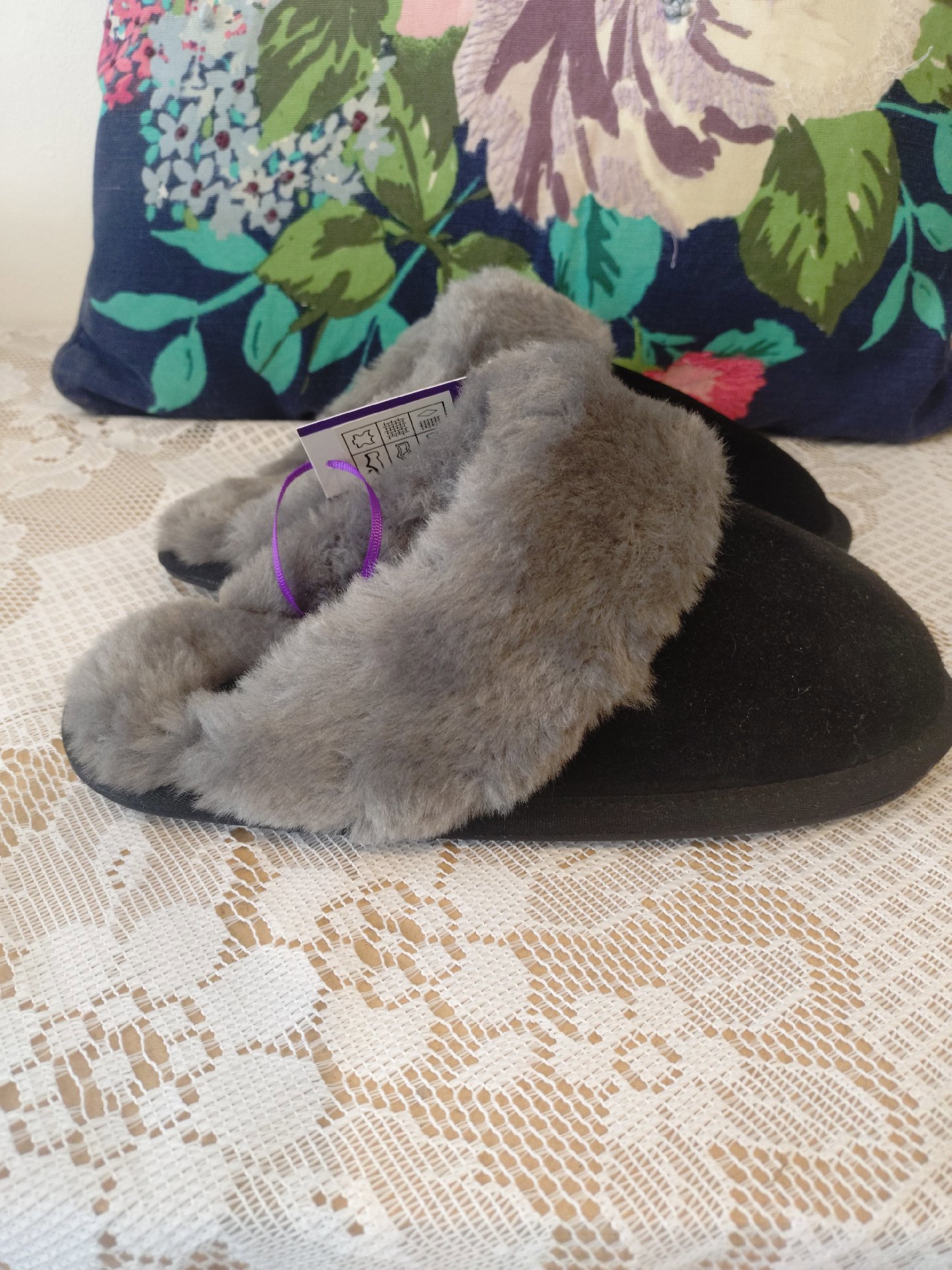  Lotus Loungewear Black Faux Fur Lined Slippers – UK 4, Lotus, 4, New condition — preloved on SilentSale®