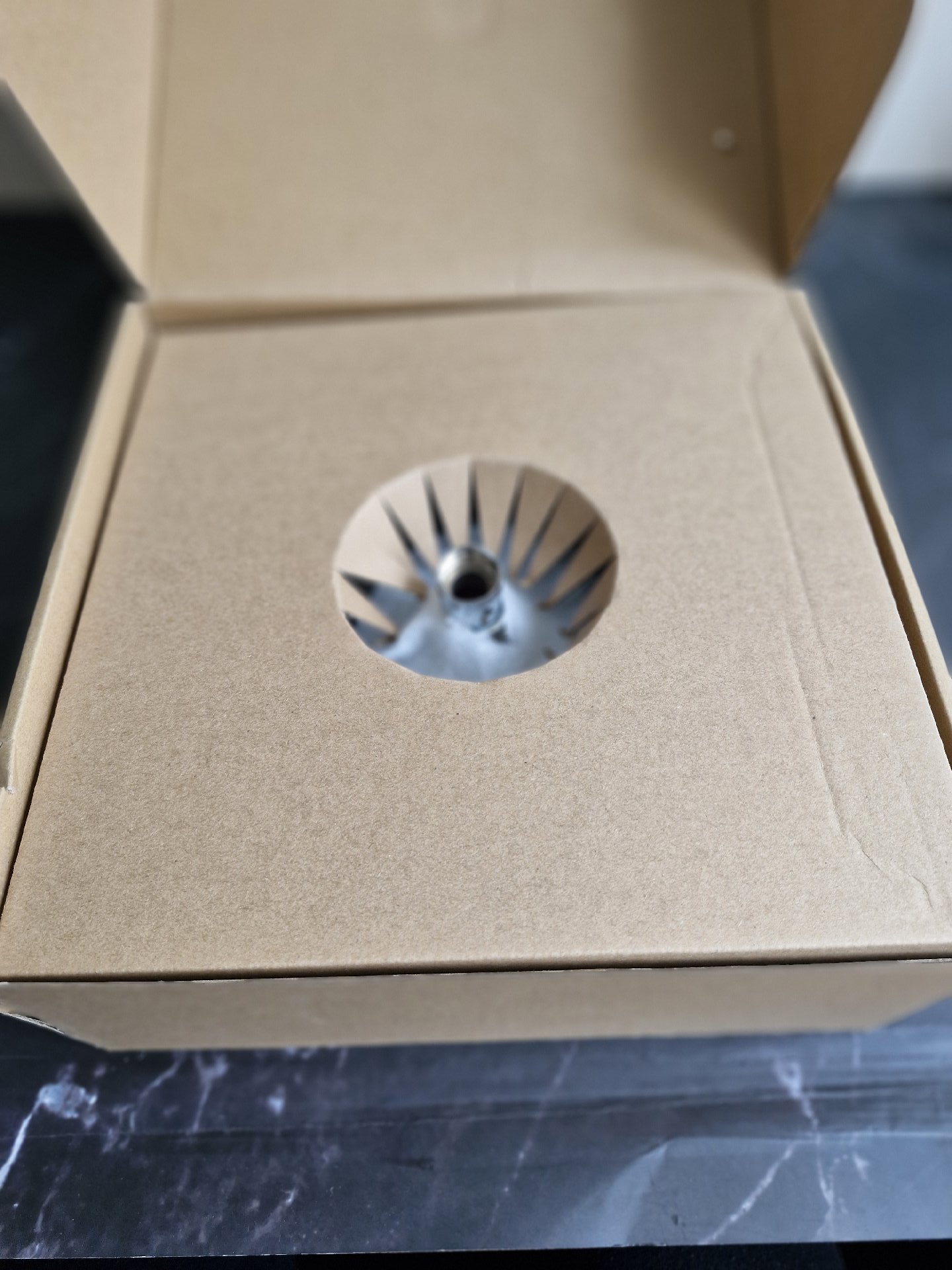 Square Stainless Steel Shower Head with Installation Kit, Voolan, One Size, New condition — preloved on SilentSale®